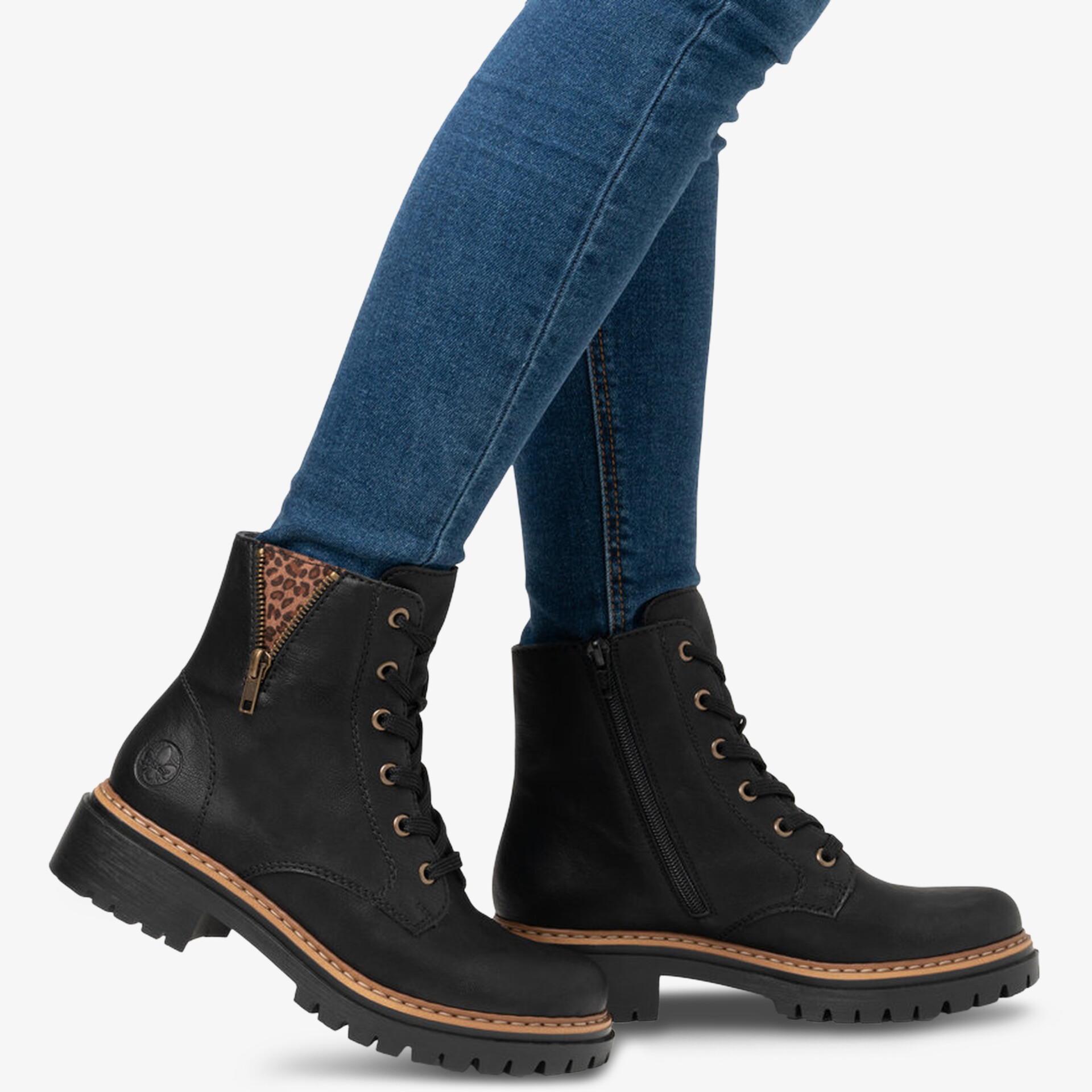 Robuste schwarze Schnürstiefel aus Leder mit stabiler Profilsohle und modischem Design für besten Halt