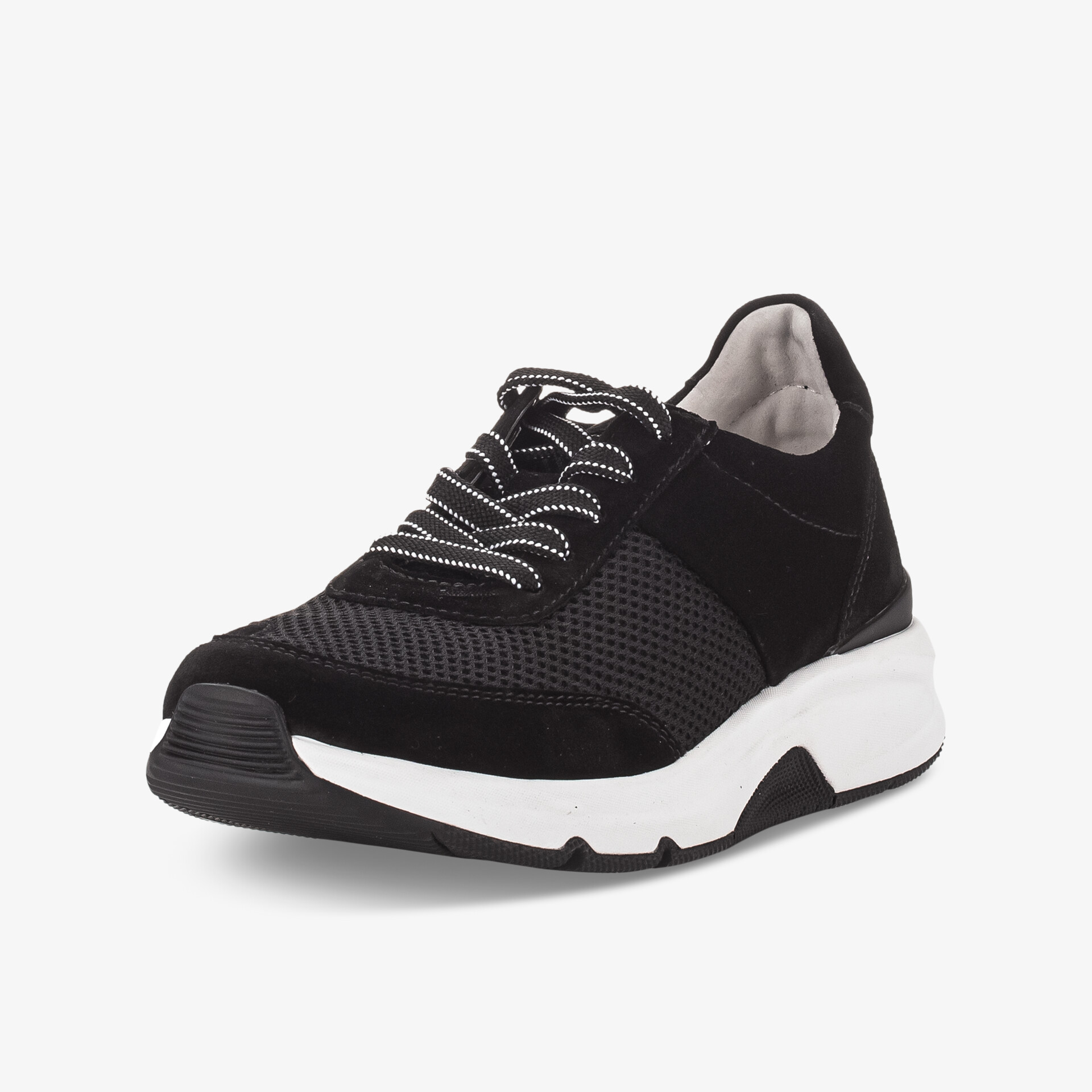 Schwarzer Sneaker mit gepolsterter Innenseite und rutschfester Sohle für hohen Tragekomfort und modischen Look