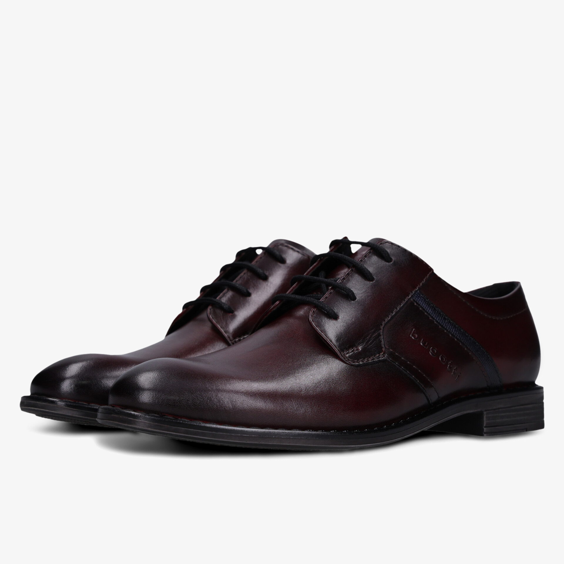 Elegante Herrenschuhe aus hochwertigem Leder mit glänzender Oberfläche und klassischer Schnürung