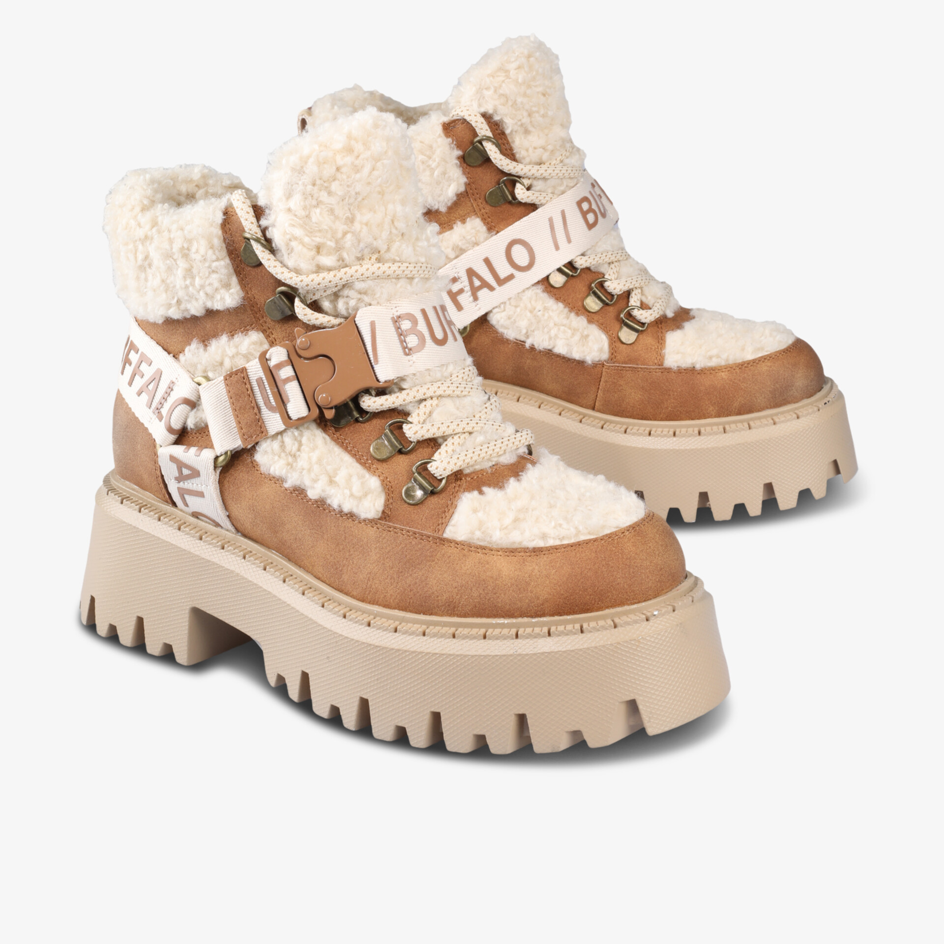 Robuste gefütterte Schuhe mit profilierter Sohle und stylischer Schnürung für kalte Tage