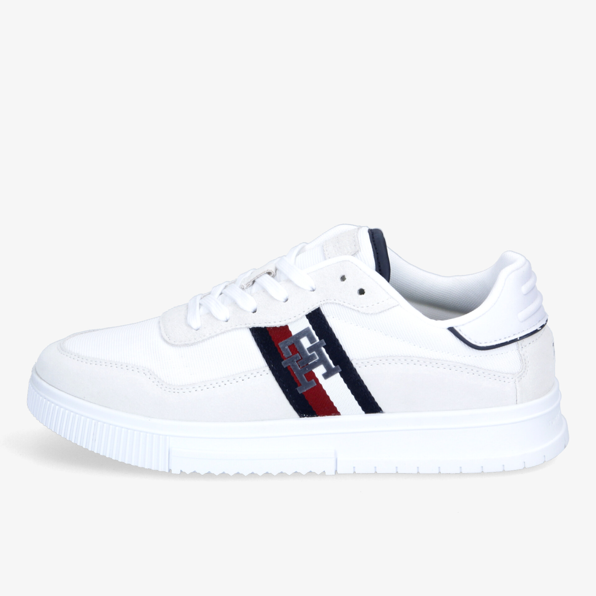 Moderner weißer Sneaker mit stilvollen Streifen, ideal für den Alltag. Bequem und vielseitig kombinierbar.