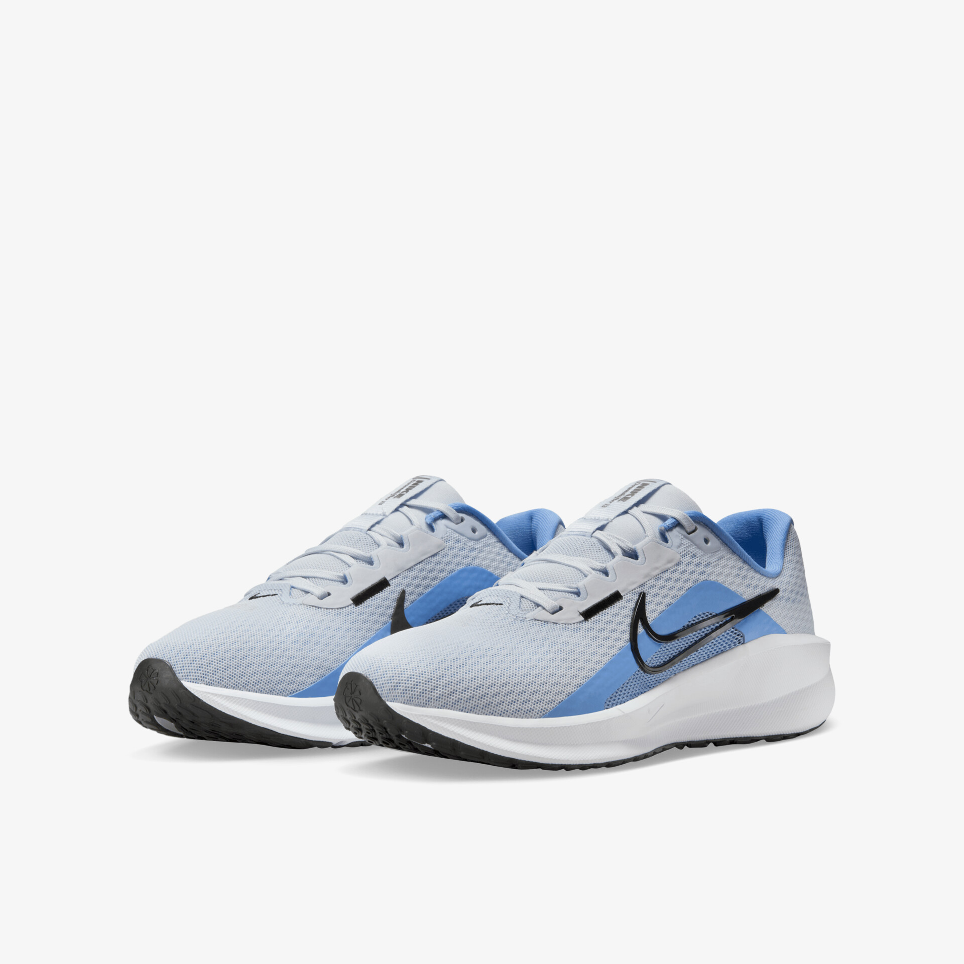 Leichte graue und blaue Sportschuhe mit atmungsaktivem Material und rutschfester Sohle für optimalen Komfort