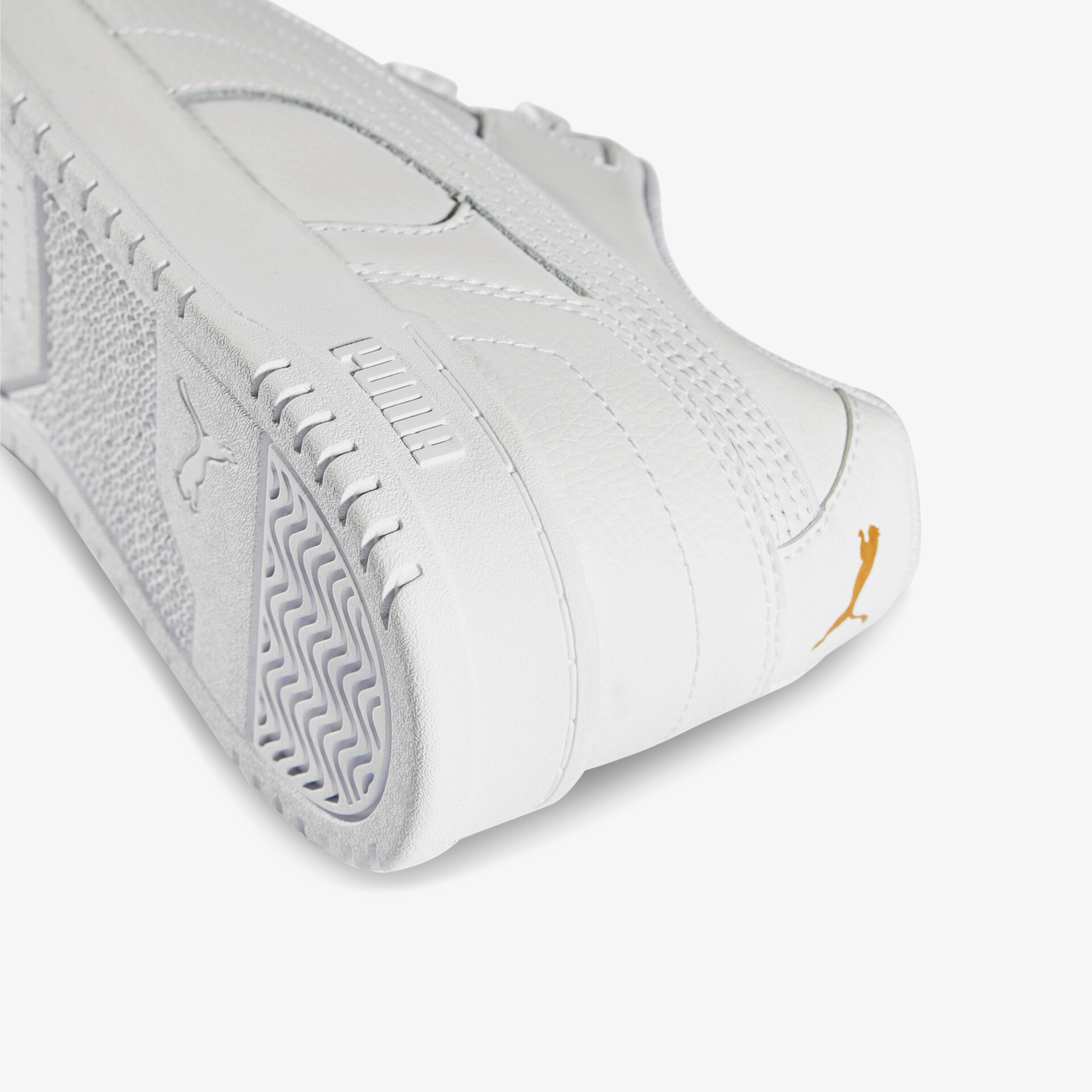 Moderner weißer Sneaker mit rutschfester Sohle und stilvollem Design für maximalen Komfort