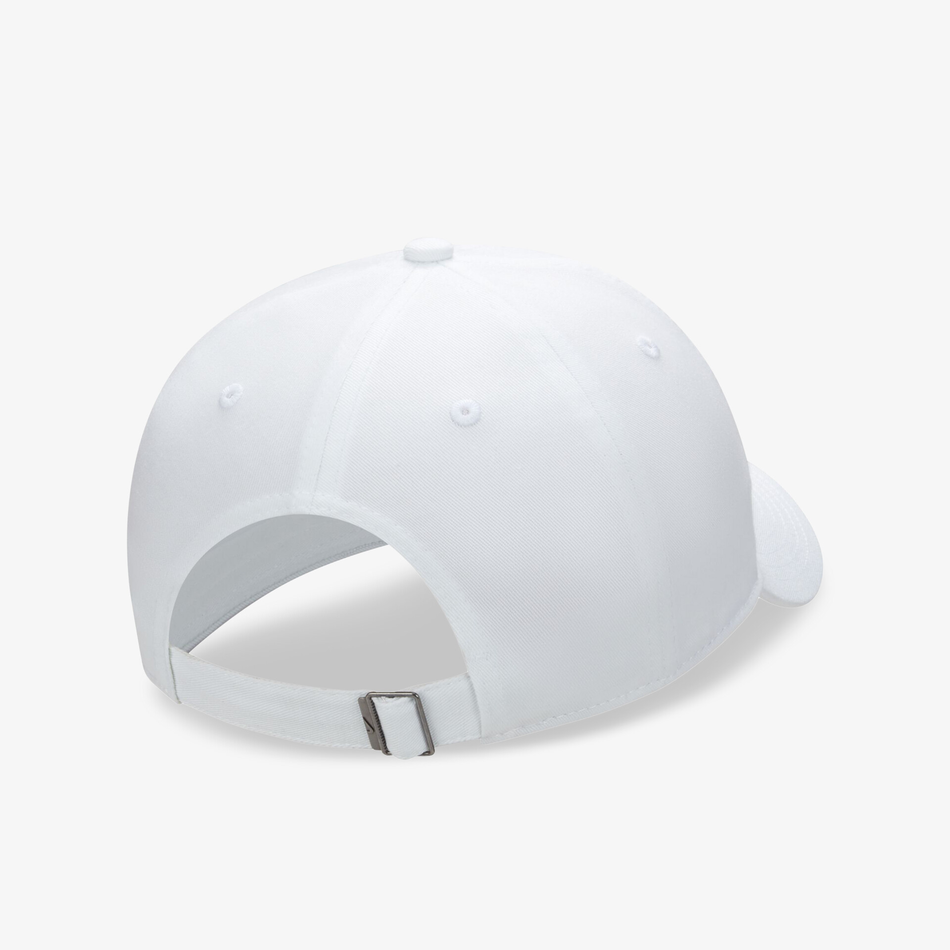 Weiße Basecap mit verstellbarem Verschluss, ideal für einen stilvollen und bequemen Sitz.