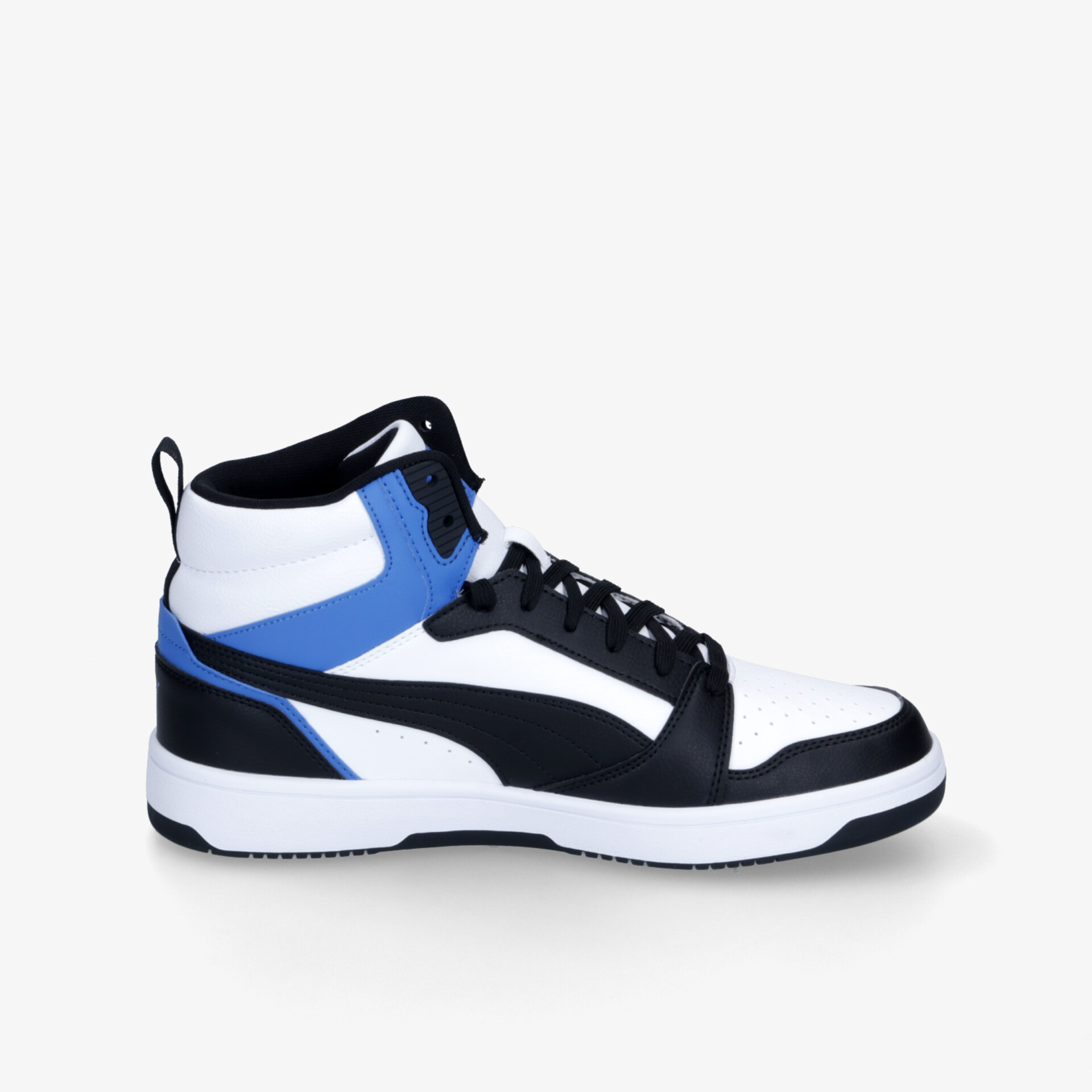 Moderner, bequemer hoher Sneaker in Schwarz, Blau und Weiß mit robuster Sohle und sportlichem Design