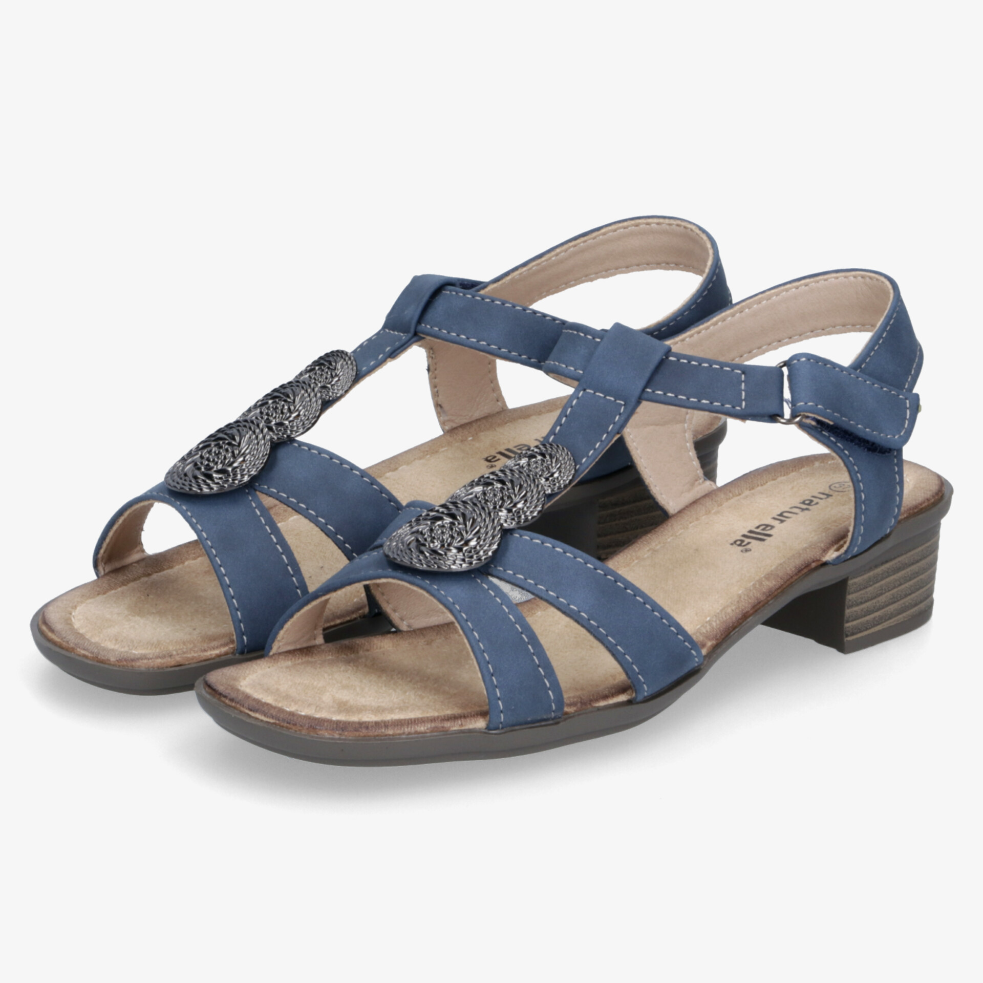 Bequeme blaue Sandalen mit verstellbarem Riemen und mittelhohem Absatz, dekorative Verzierung, ideal für warme Tage