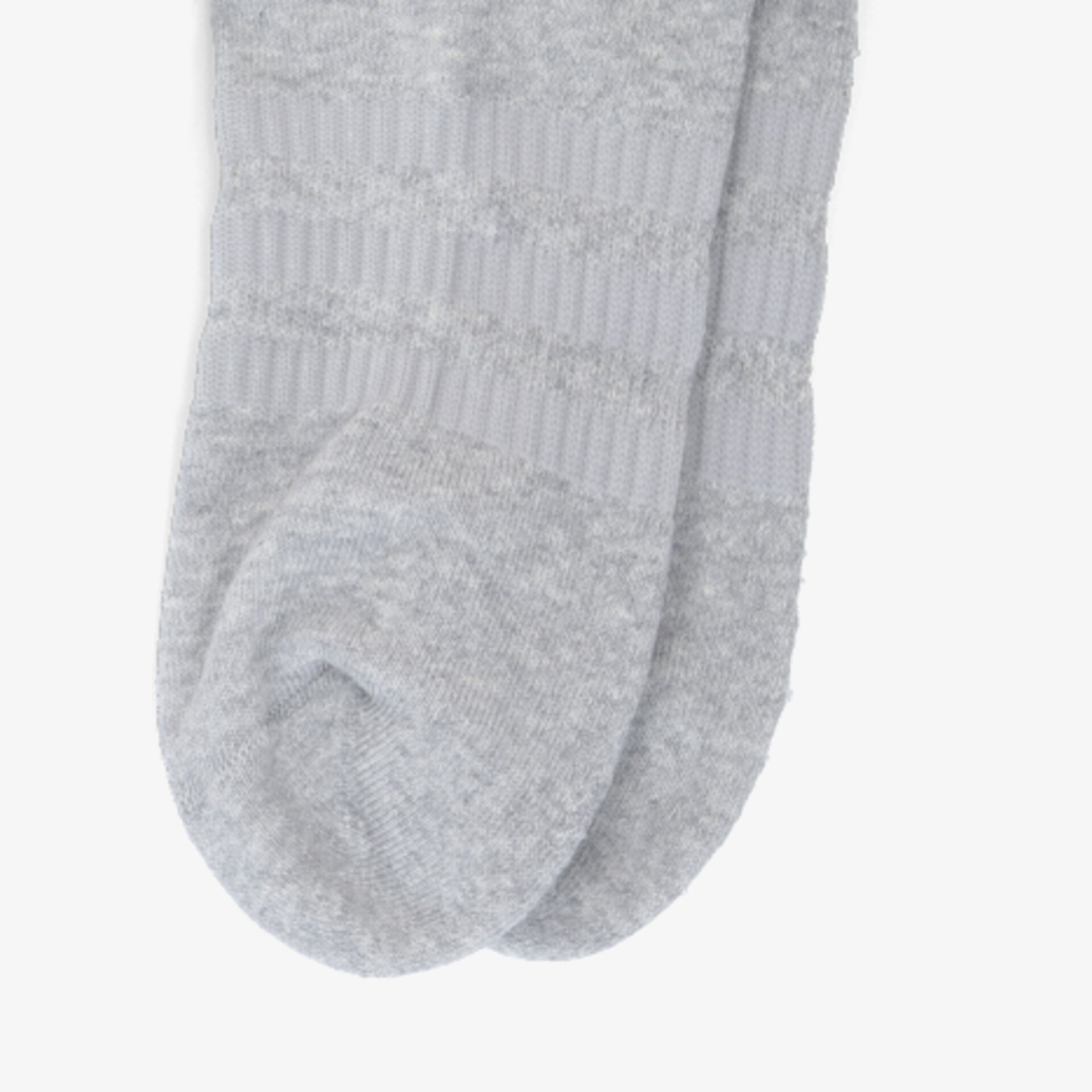 Graue Socken aus weichem Material für ultimativen Komfort und Wärme. Ideal für kühle Tage.