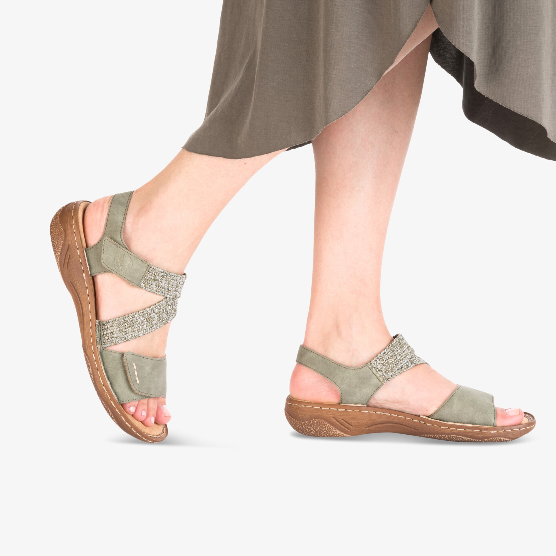 Bequeme Sandalen mit flexibler, rutschfester Sohle und verstellbaren Riemen, ideal für sommerlichen Tragekomfort