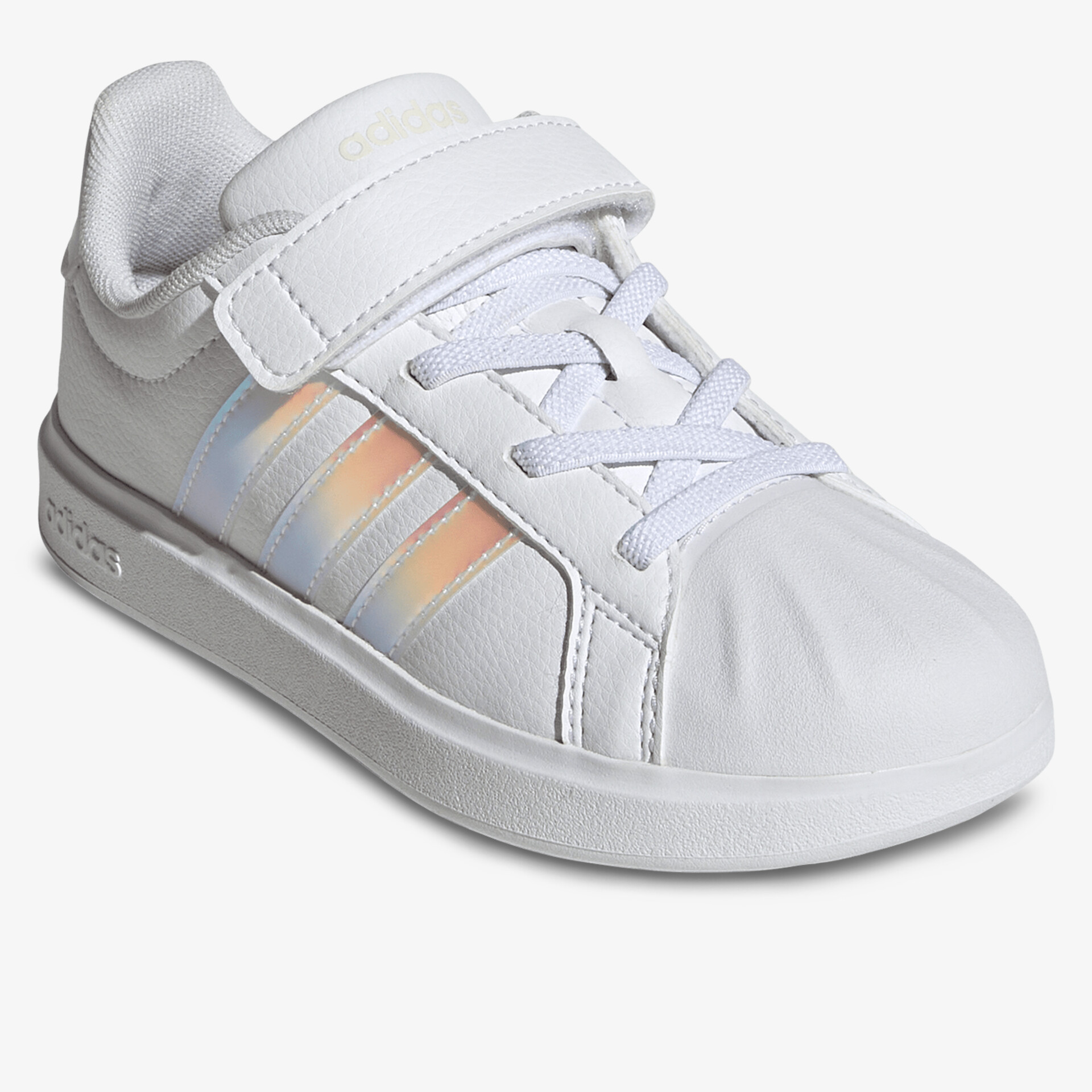 Weißer Sneaker mit verstellbarem Klettverschluss und flexibler, leichter Sohle in Frontansicht