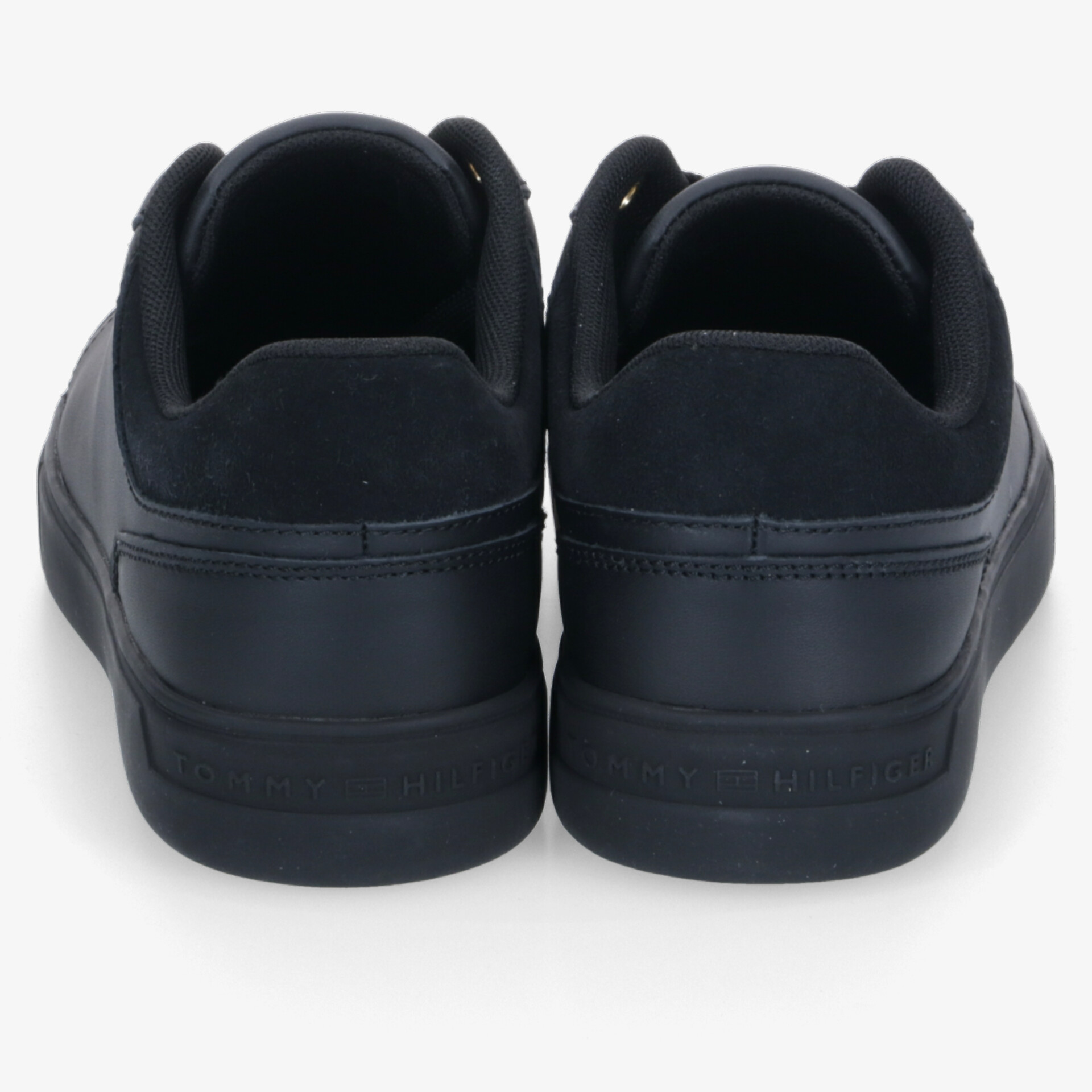 Bequeme schwarze Sneaker mit zeitlosem Design, ideal für den täglichen Gebrauch und vielseitige Outfits.