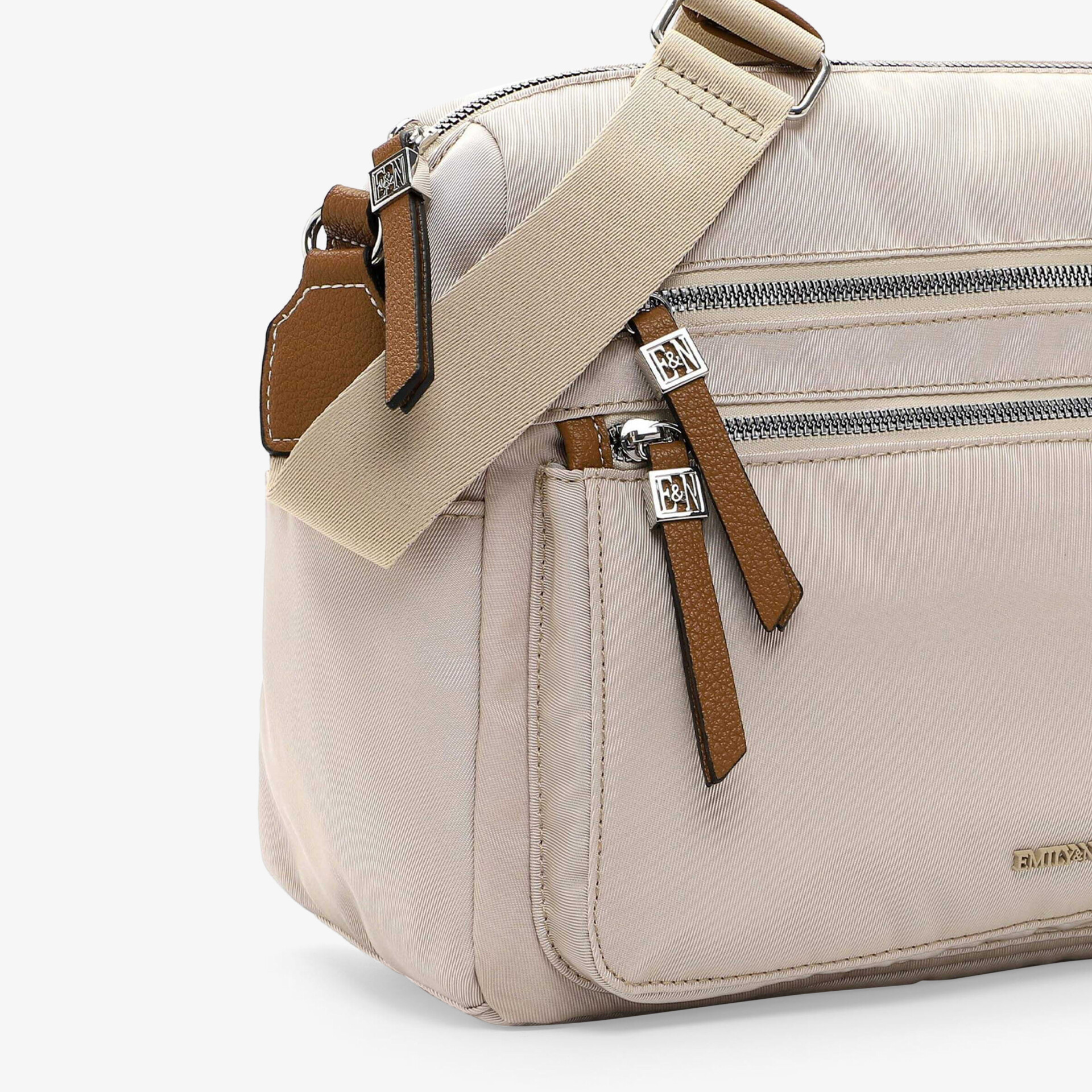 Beigefarbene Umhängetasche mit mehreren Reißverschlüssen und verstellbarem Schultergurt, praktisch und hochwertig