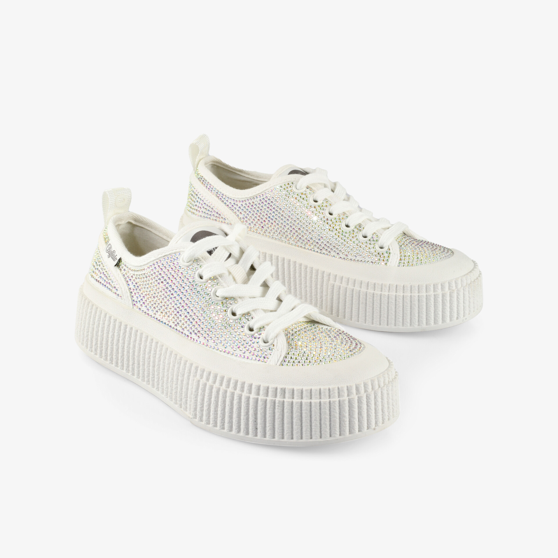 Weiße Plateau-Sneaker mit dicker Sohle und Schnürung, modisch und komfortabel für vielseitigen Einsatz