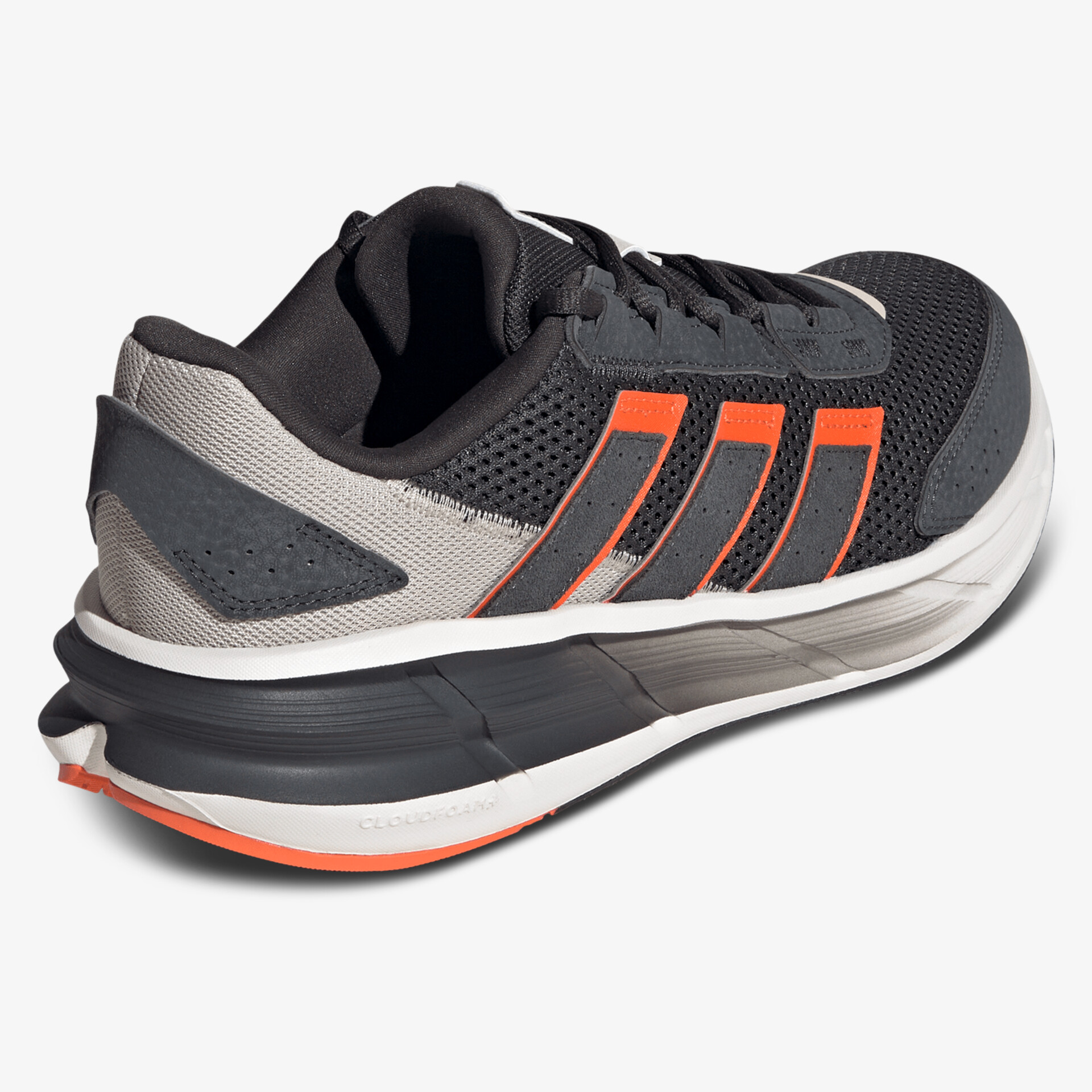 Leichter Laufschuh mit atmungsaktivem Material und gepolsterter Sohle für hohen Tragekomfort und sicheren Halt