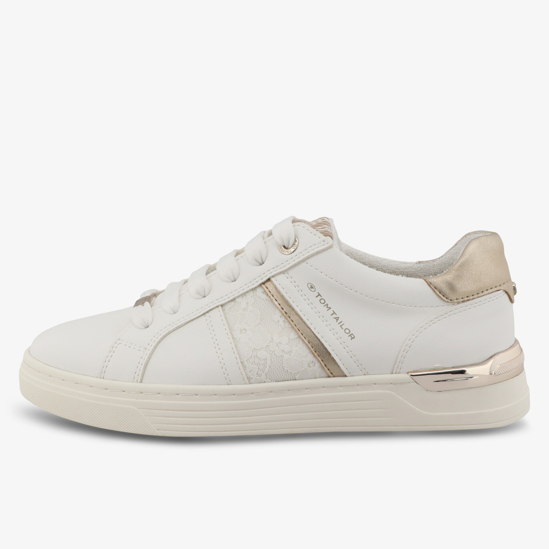 Weißer Sneaker mit metallischem Absatz, seitliche Ansicht, sportlich und bequem