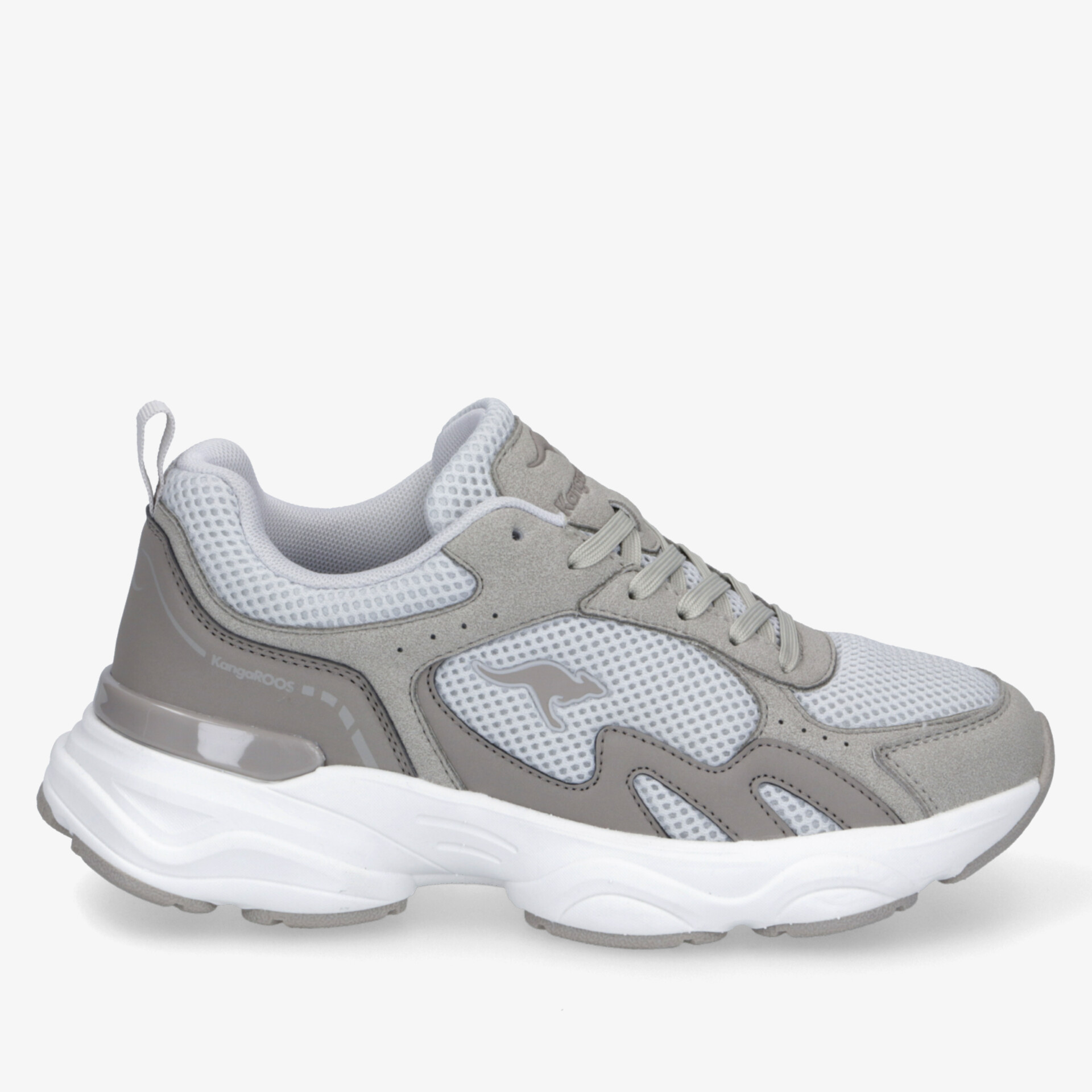 Sportlicher grauer Laufschuh seitliche Ansicht mit atmungsaktivem Material und dämpfender Sohle