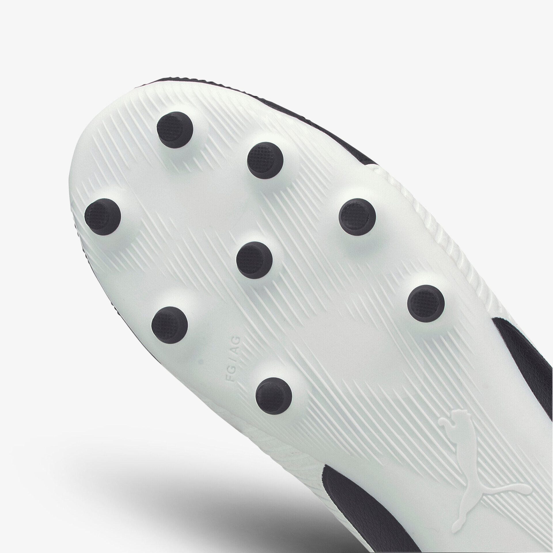 Fußballschuhsohle mit stabilen Noppen für maximale Traktion auf dem Spielfeld.