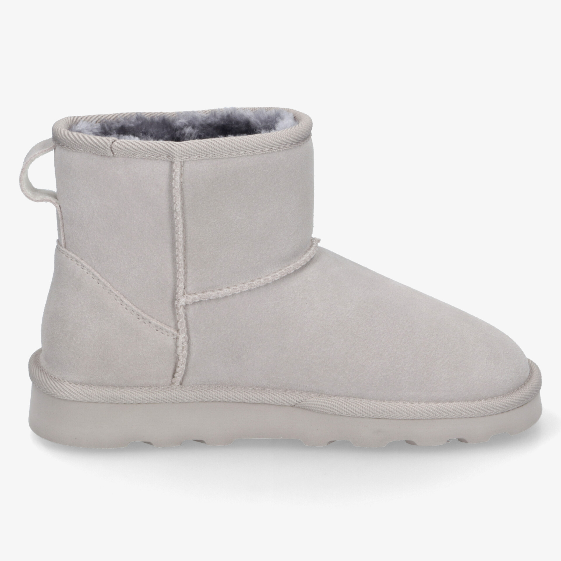 Warmer grauer Winterboot mit weichem Innenfutter und rutschfester Sohle, bequeme und strapazierfähige Ausführung