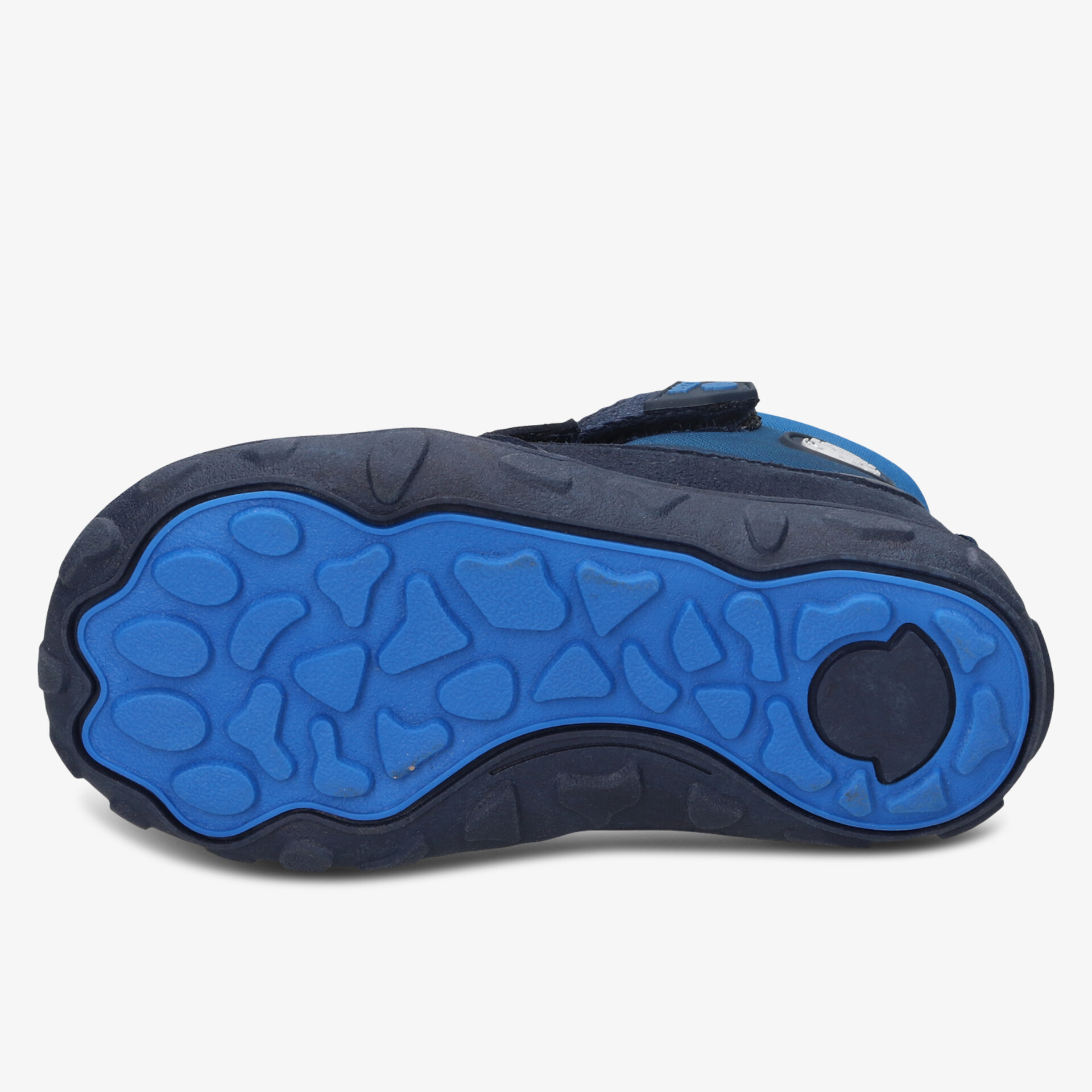 Profilierte rutschfeste blaue Außensohle für optimalen Halt und Langlebigkeit bei unterschiedlichen Oberflächen