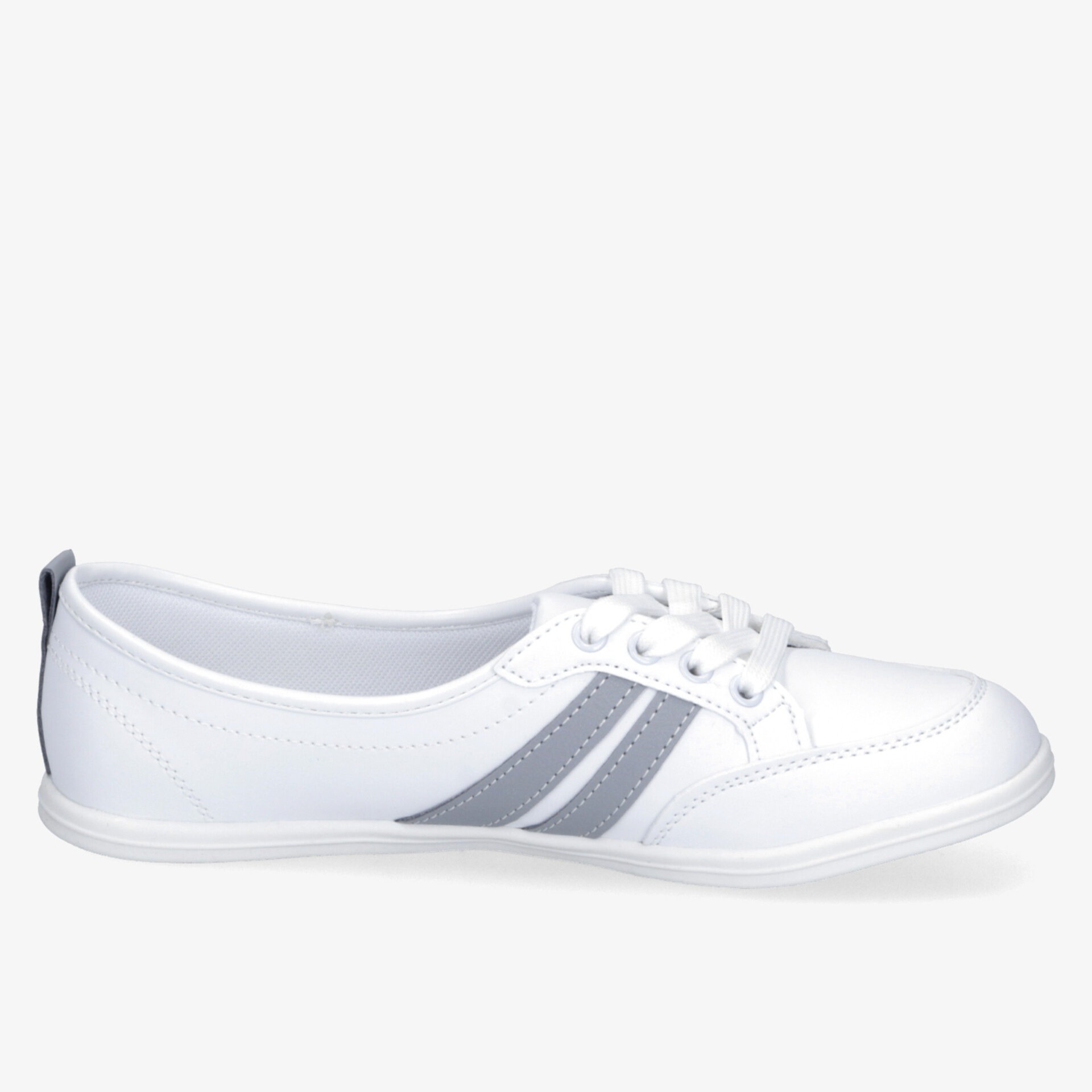 Leichter weißer Sneaker mit sportlichem Design und flexibler Sohle für hohen Tragekomfort