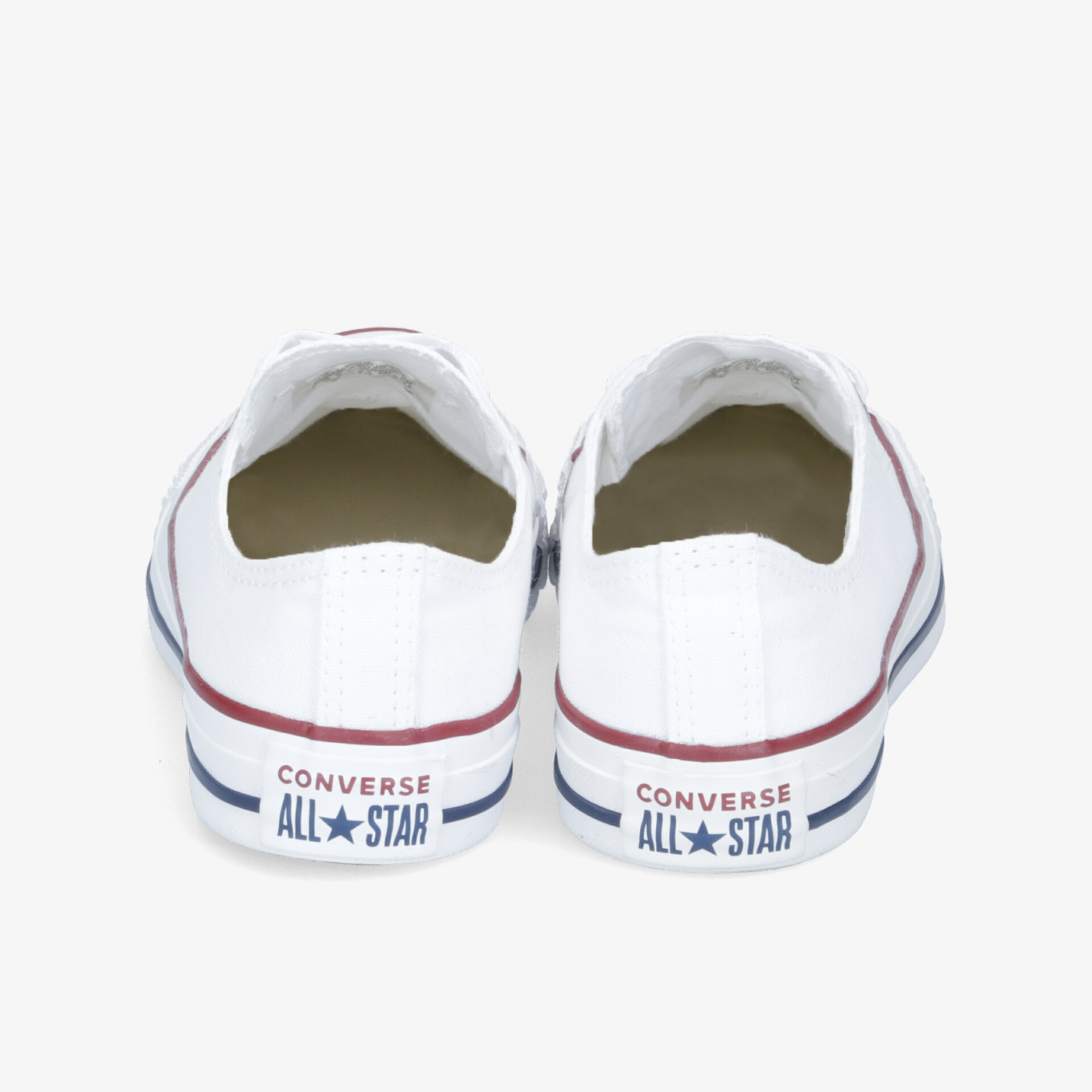 Weiße klassische Converse All Star Sneakers mit robuster Gummisohle und bequemem Sitz, Rückansicht des Schuhpaars