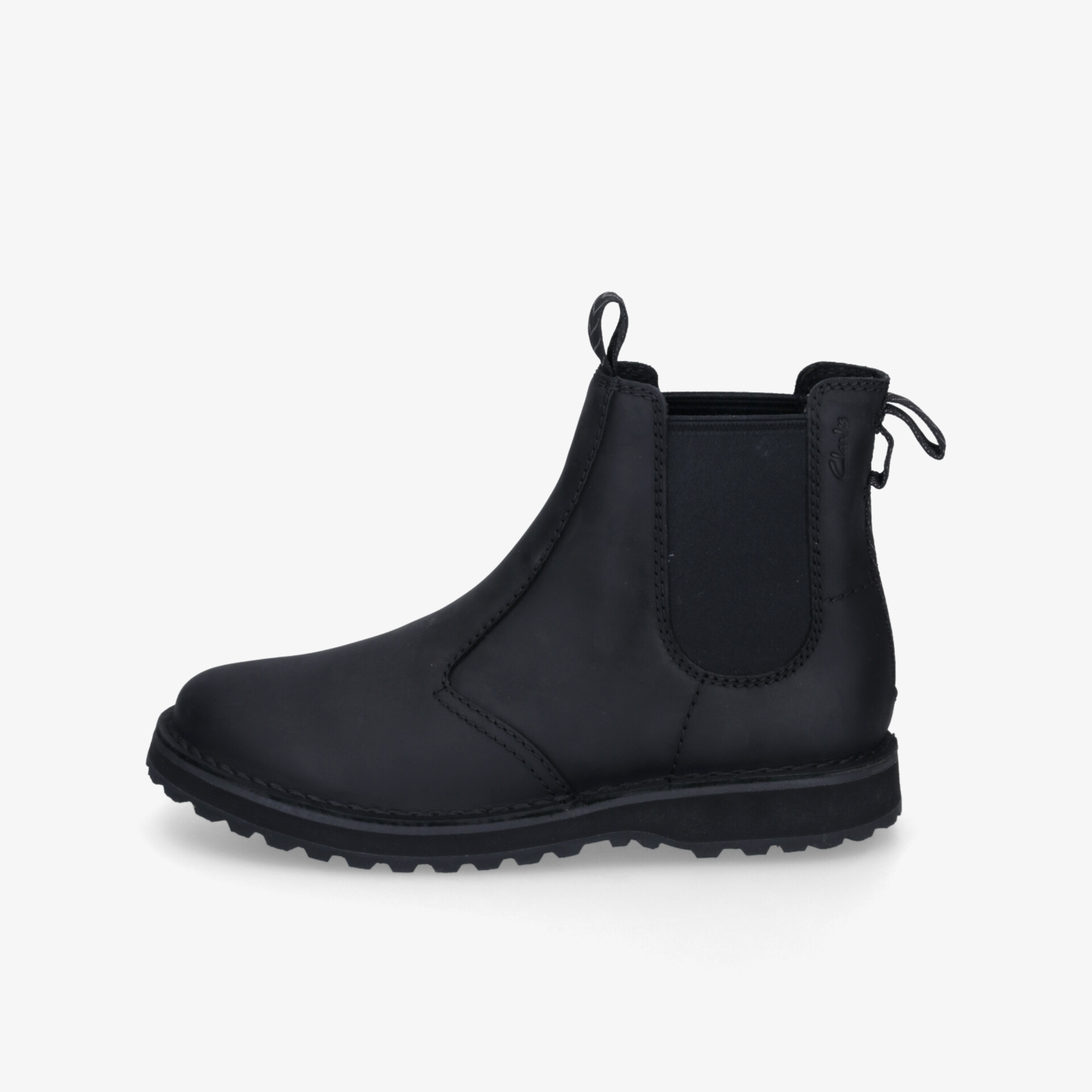 Schwarzer Chelsea Boot seitlich, mit elastischen Seitenteilen und robuster, profilierter Gummisohle
