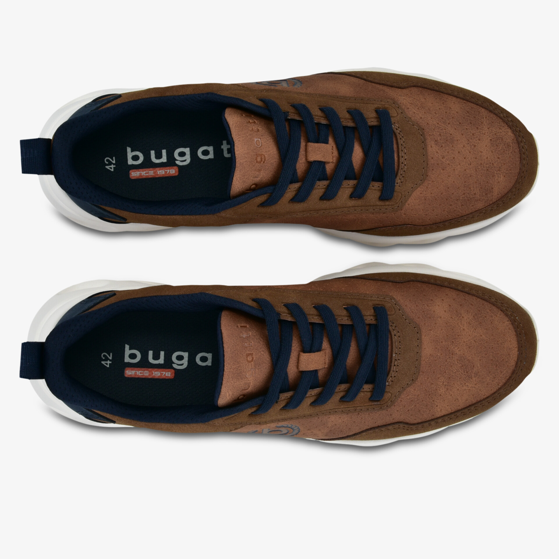 Bequeme stylische braune Schuhpaare mit robustem Material und atmungsaktivem Obermaterial in Draufsicht