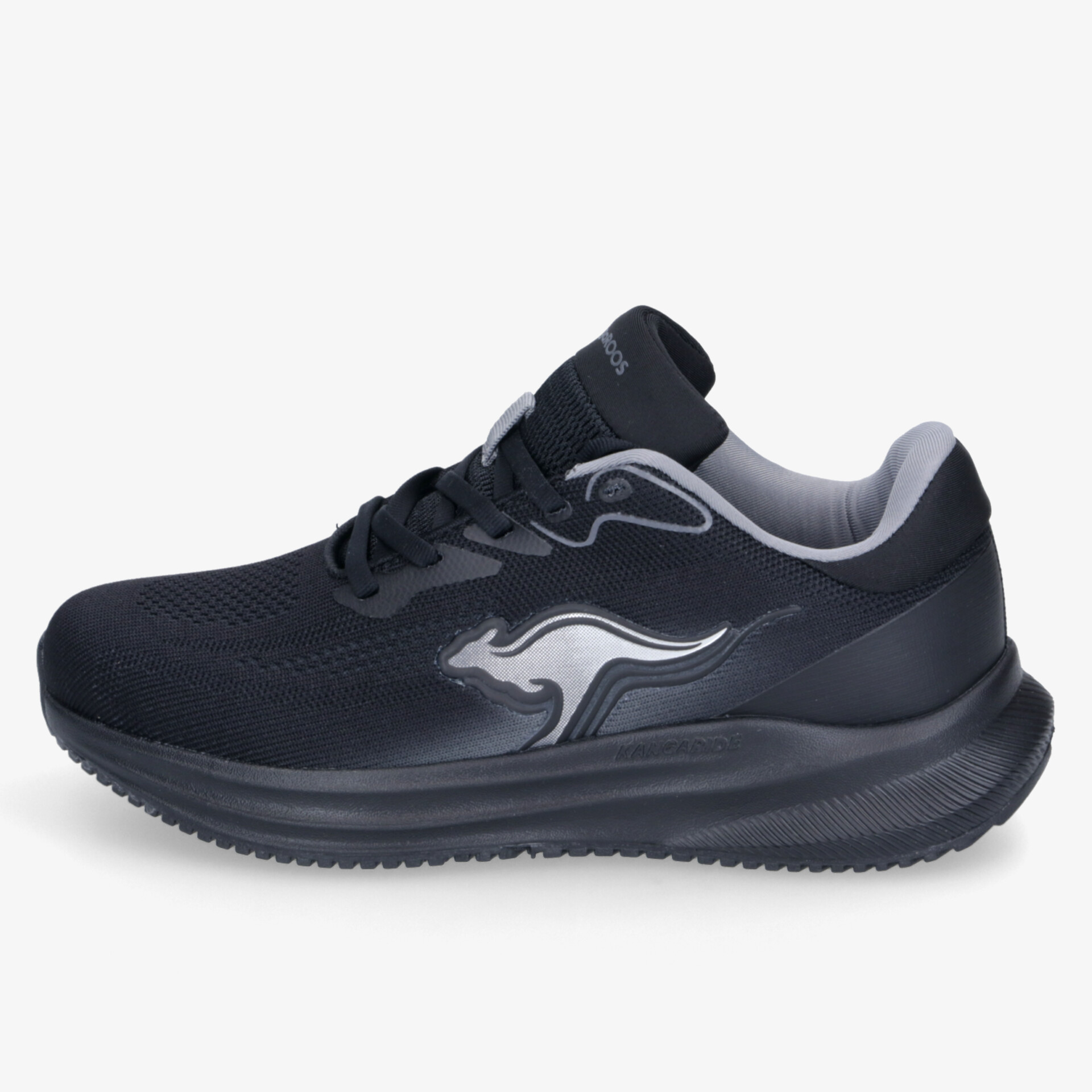 Leichter schwarzer Sneaker mit flexiblem Sohlenprofil und atmungsaktivem Material für optimalen Komfort