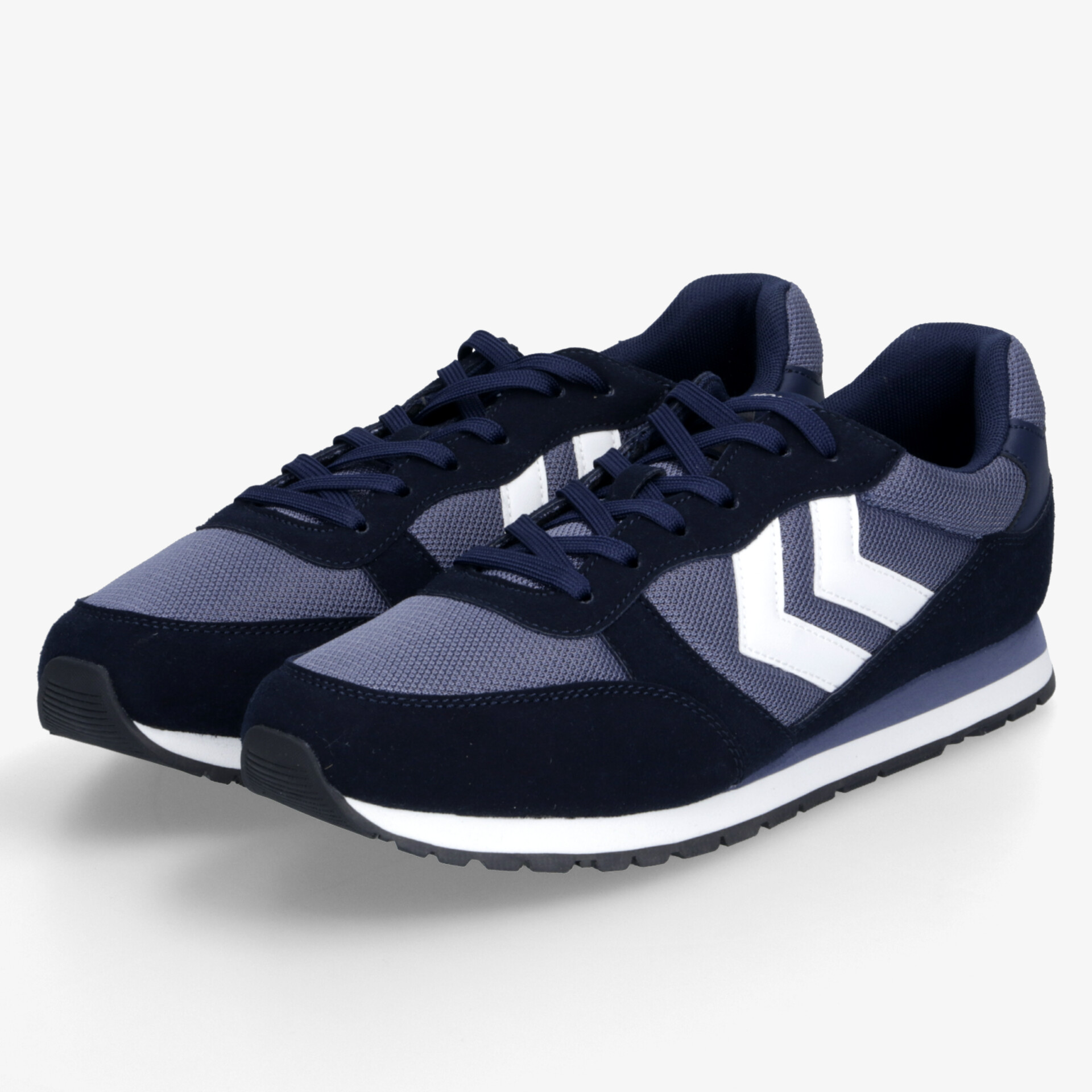 Modernes Paar sportliche blaue Sneaker mit atmungsaktivem Material und rutschfester Sohle, komfortabel und leicht