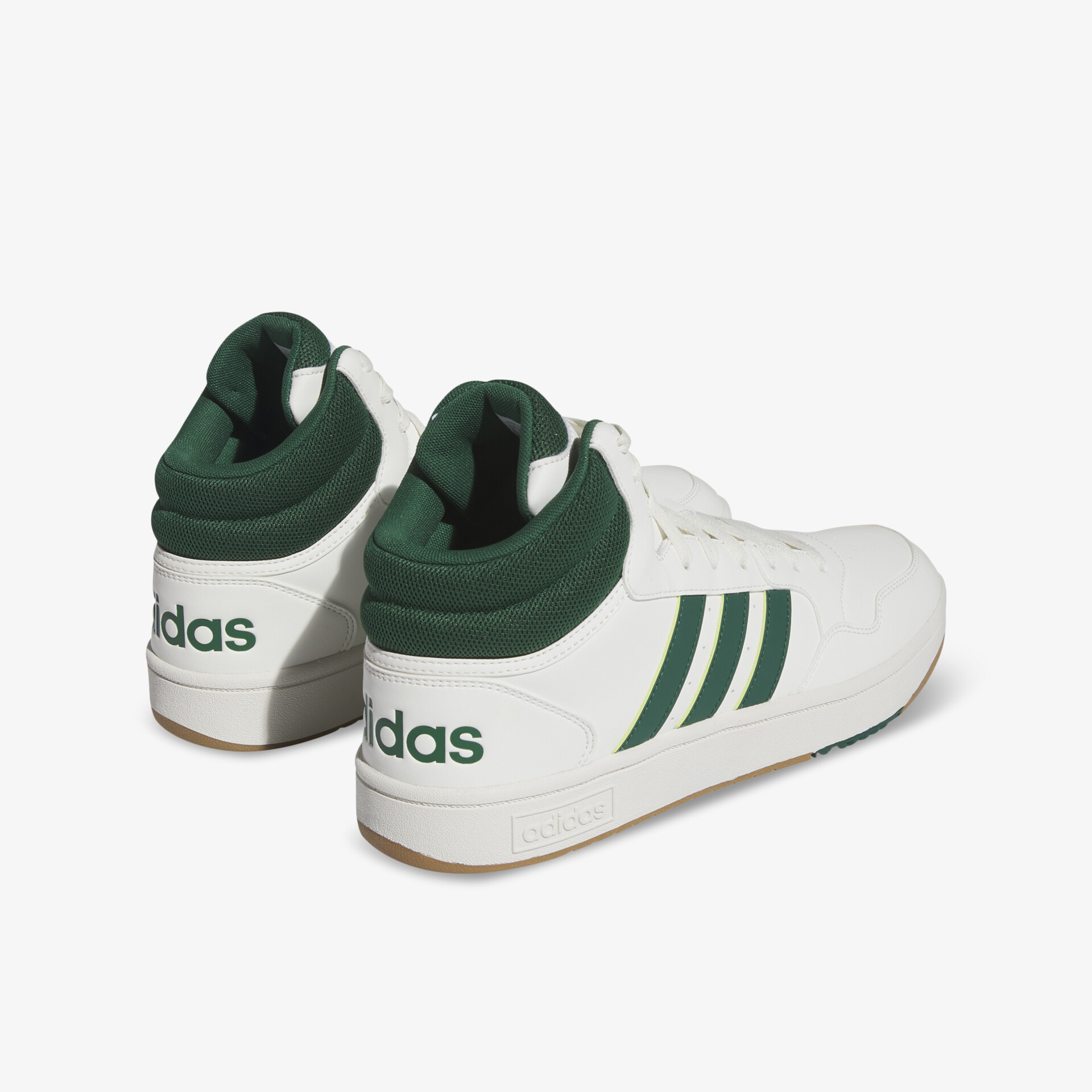 Weiß-grüne Sneaker mit markanten Streifen und komfortabler Passform, ideal für Sport und Freizeit.