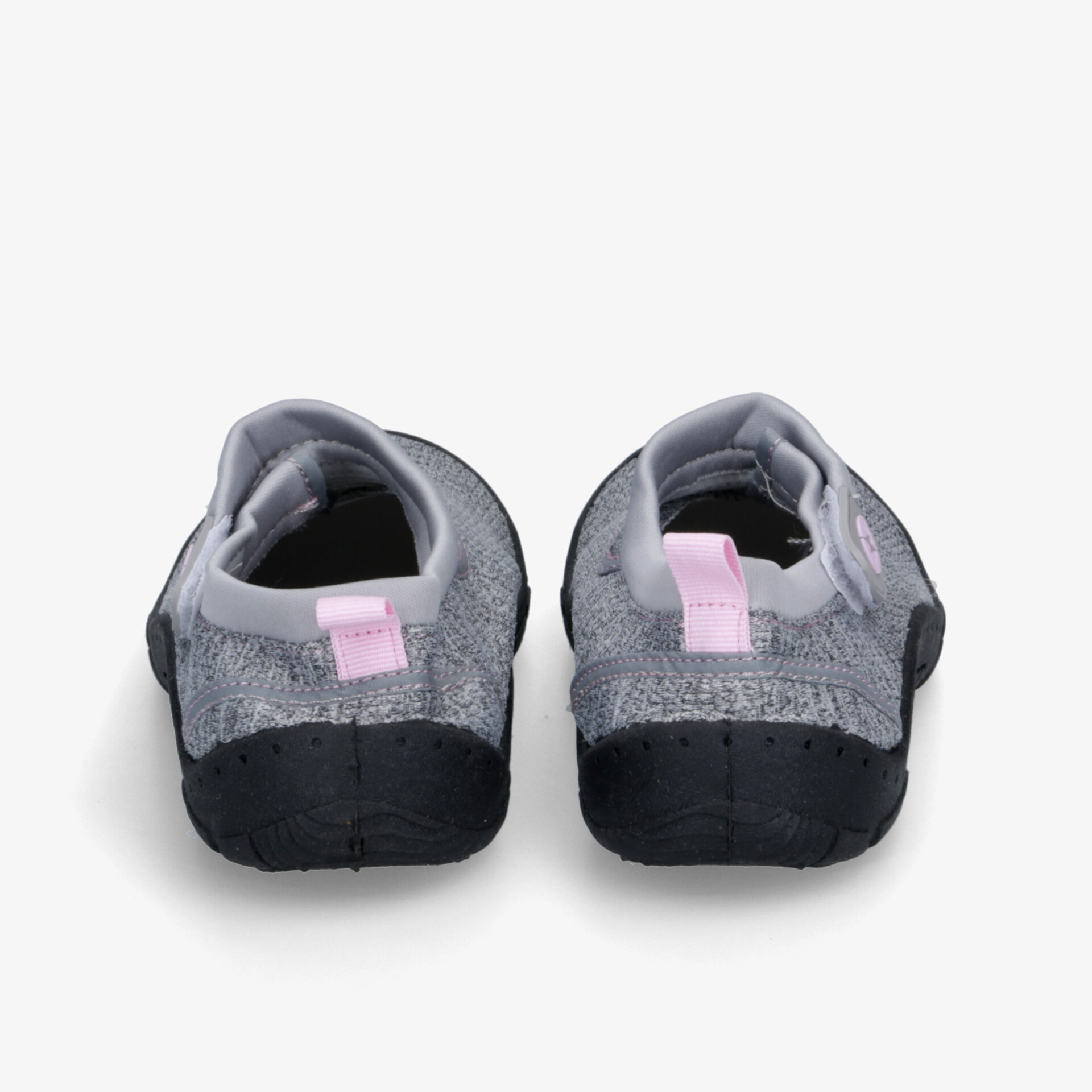 Graue Sneaker Rückansicht, bequem gepolstert mit rutschfester flexibler Sohle für hohen Tragekomfort