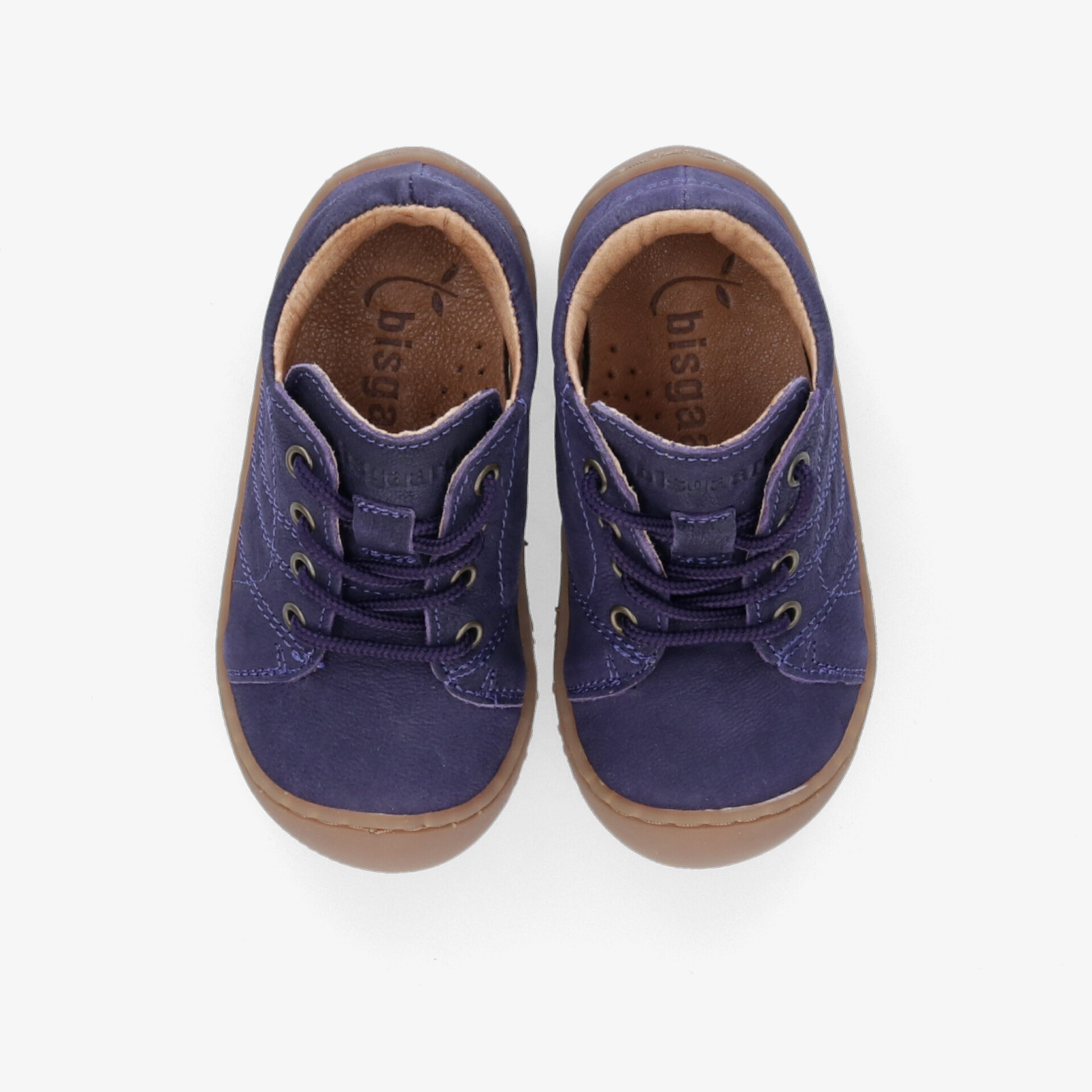 Klassische blaue Schuhe, ideal für Alltag, bequem und robust mit rutschfester Sohle.