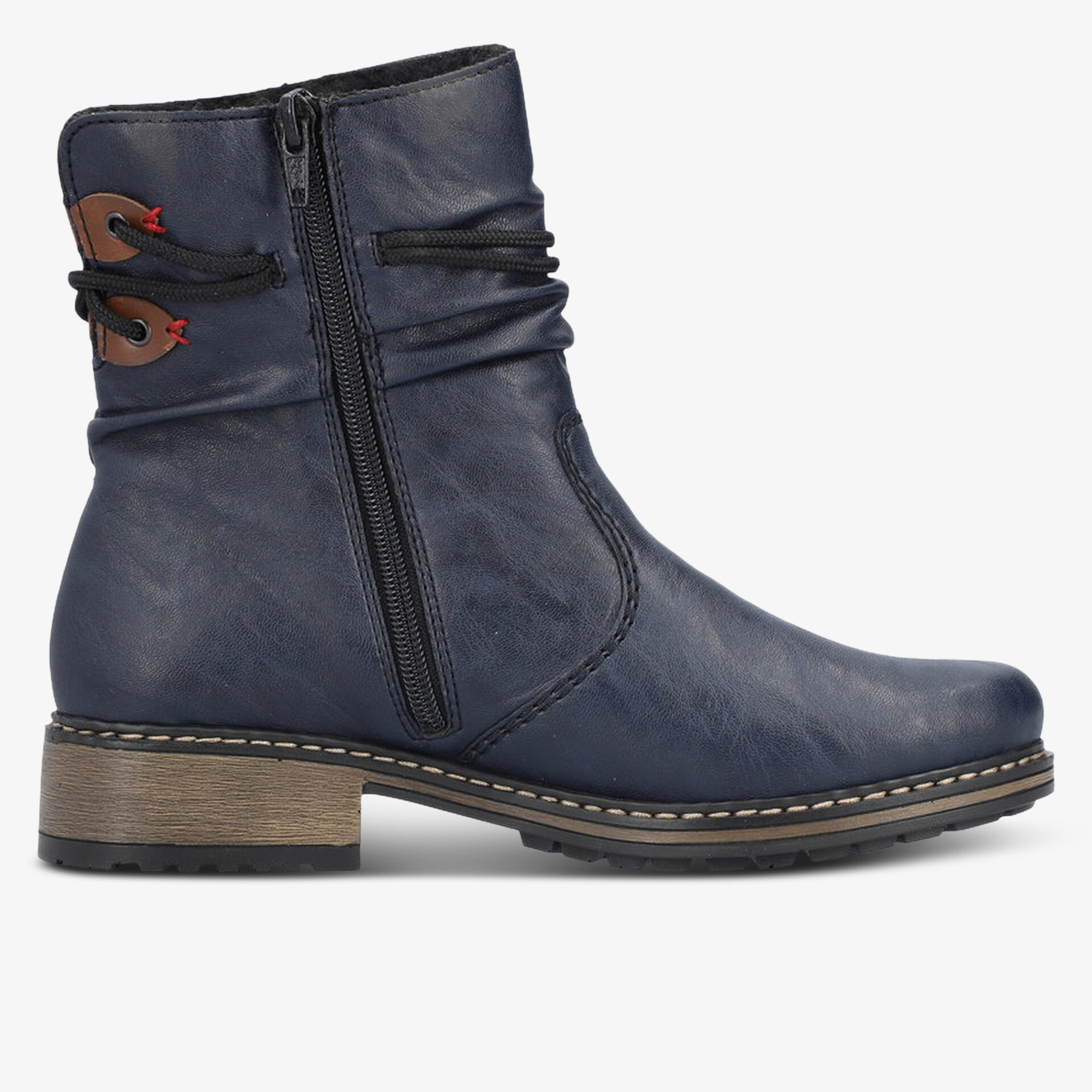 Seitliche Ansicht eines bequemen Lederstiefels mit Reißverschluss und stabilem Blockabsatz