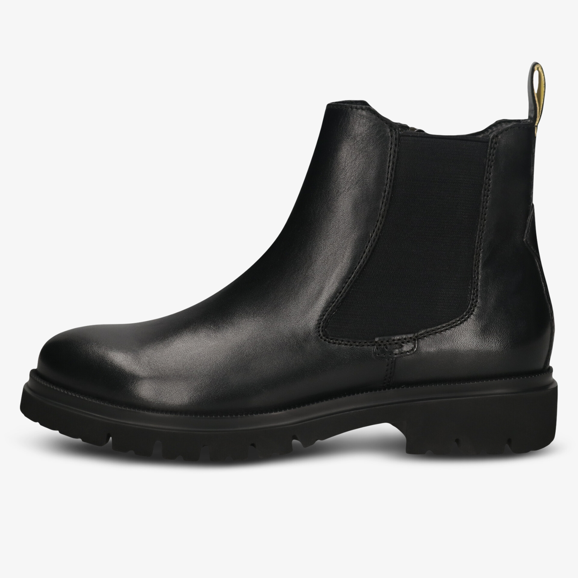 Seitliche Ansicht eines schwarzen Chelsea Boots aus glattem Leder mit elastischen Einsätzen und robuster Sohle