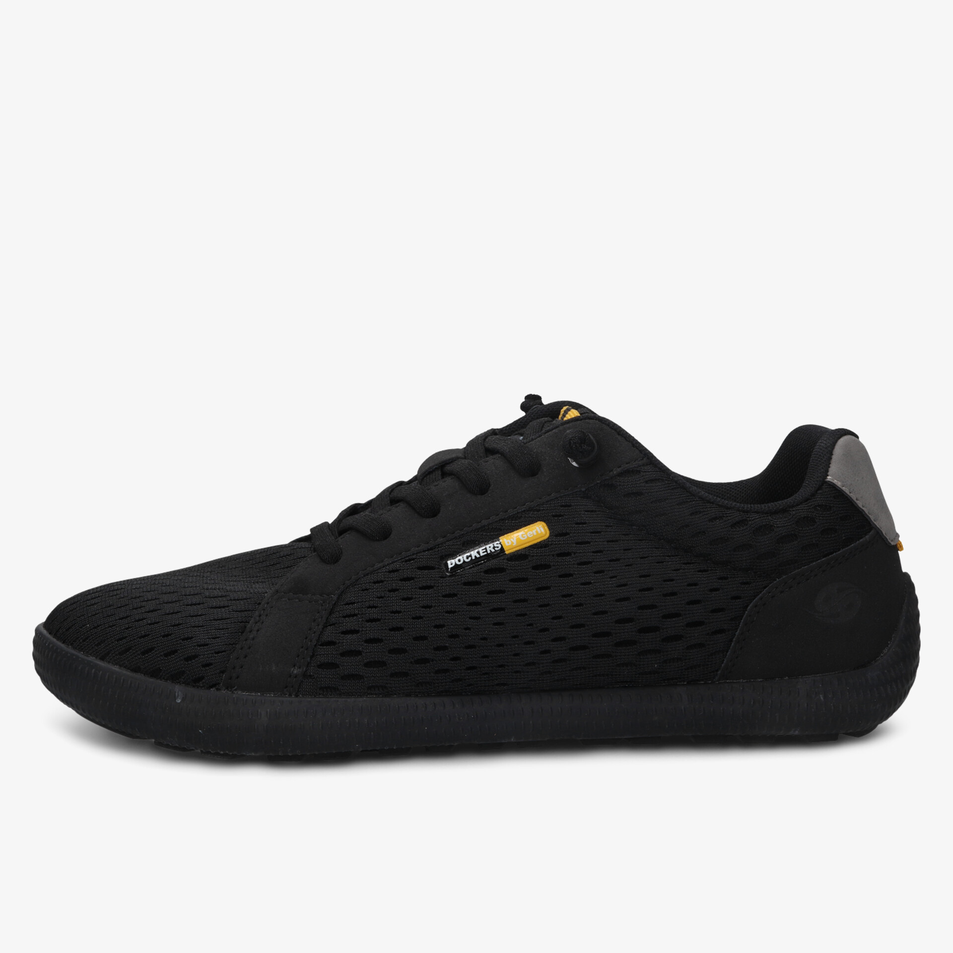 Seitliche Ansicht eines leichten, atmungsaktiven schwarzen Sneakers mit rutschfester Sohle und sportlichem Design