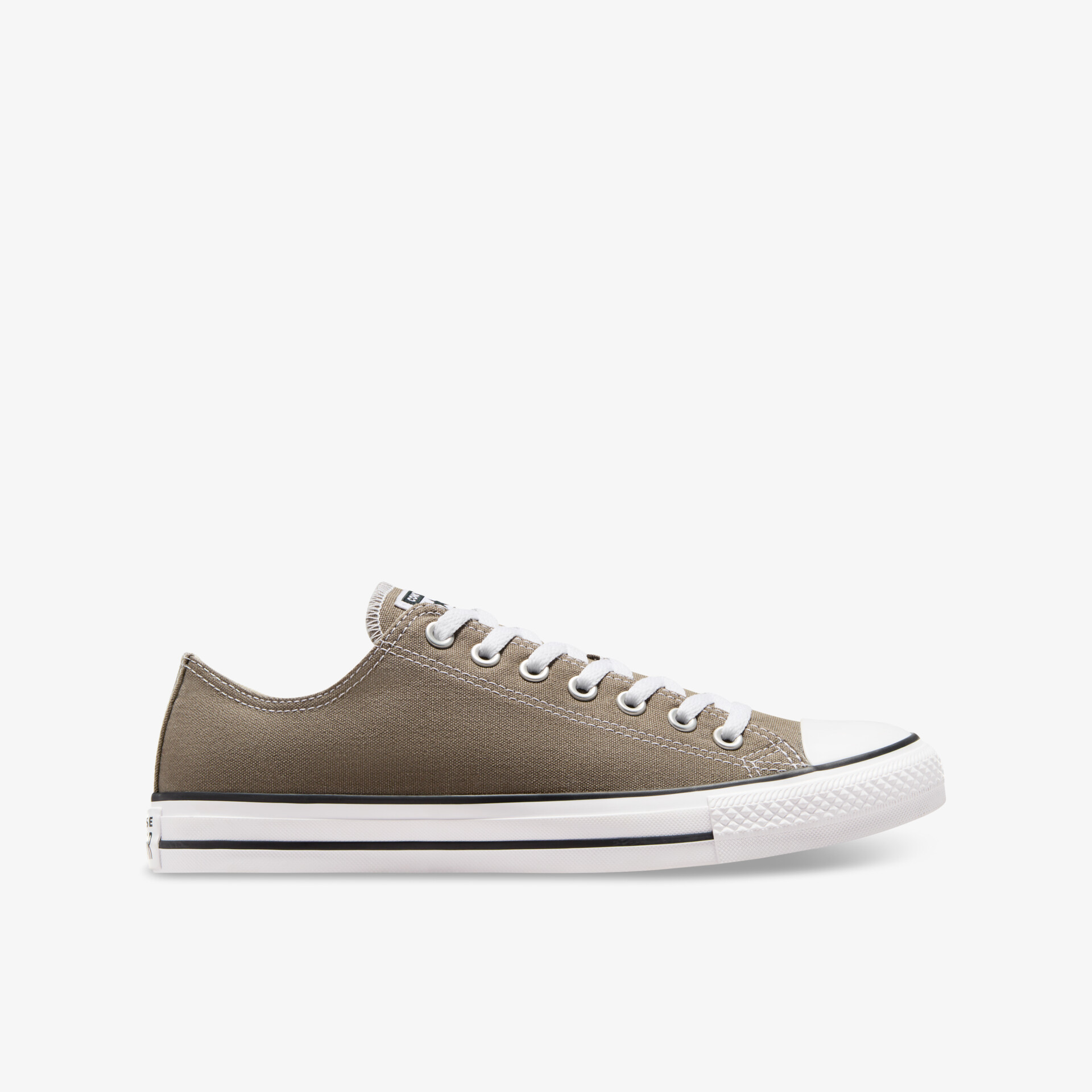 Schlichter olivfarbener Sneaker mit weißer Sohle und Schnürung, seitliche Ansicht bei klarem Licht