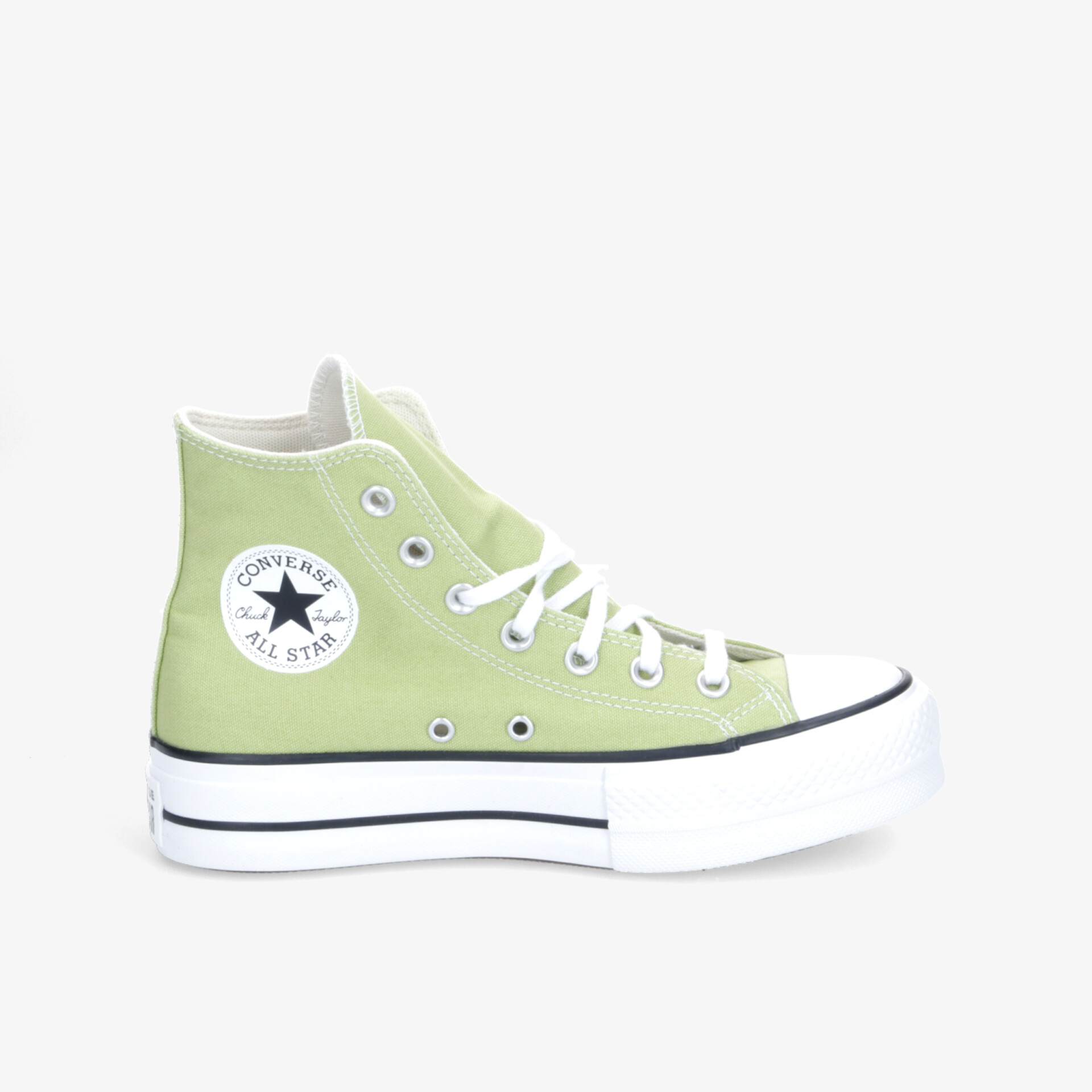 Grüner hoch geschnittener Sneaker mit weißer Sohle und klassischen Schnürsenkeln, sportlich und bequem
