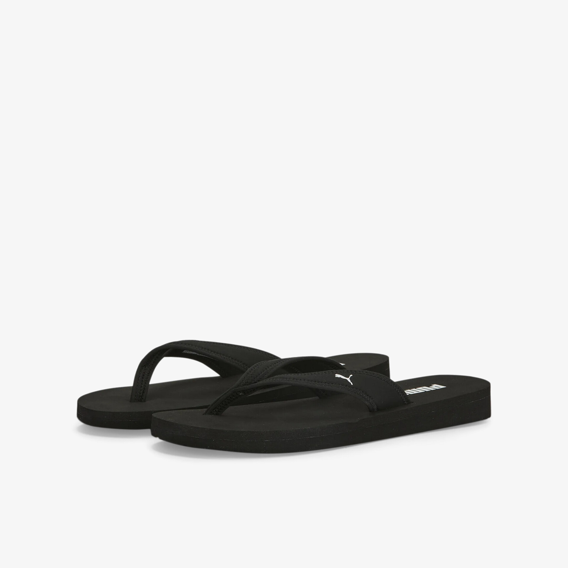 Schwarze leichte und bequeme Flip Flops mit robusten flexiblen Sohlen und sportlichen Riemen