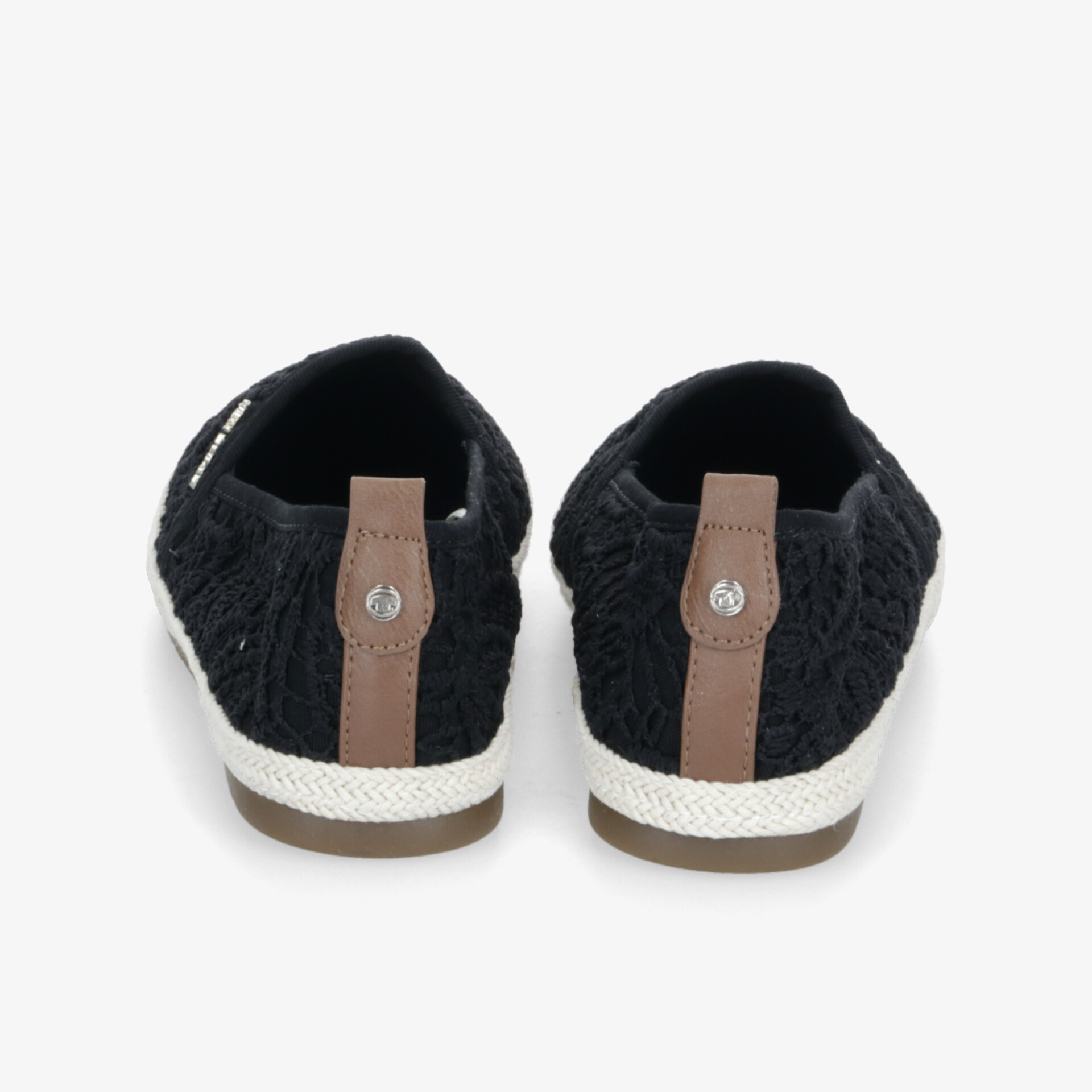 Leichter schwarzer Schuh mit atmungsaktivem Gewebe und flexibler Sohle für hohe Bequemlichkeit im Alltag