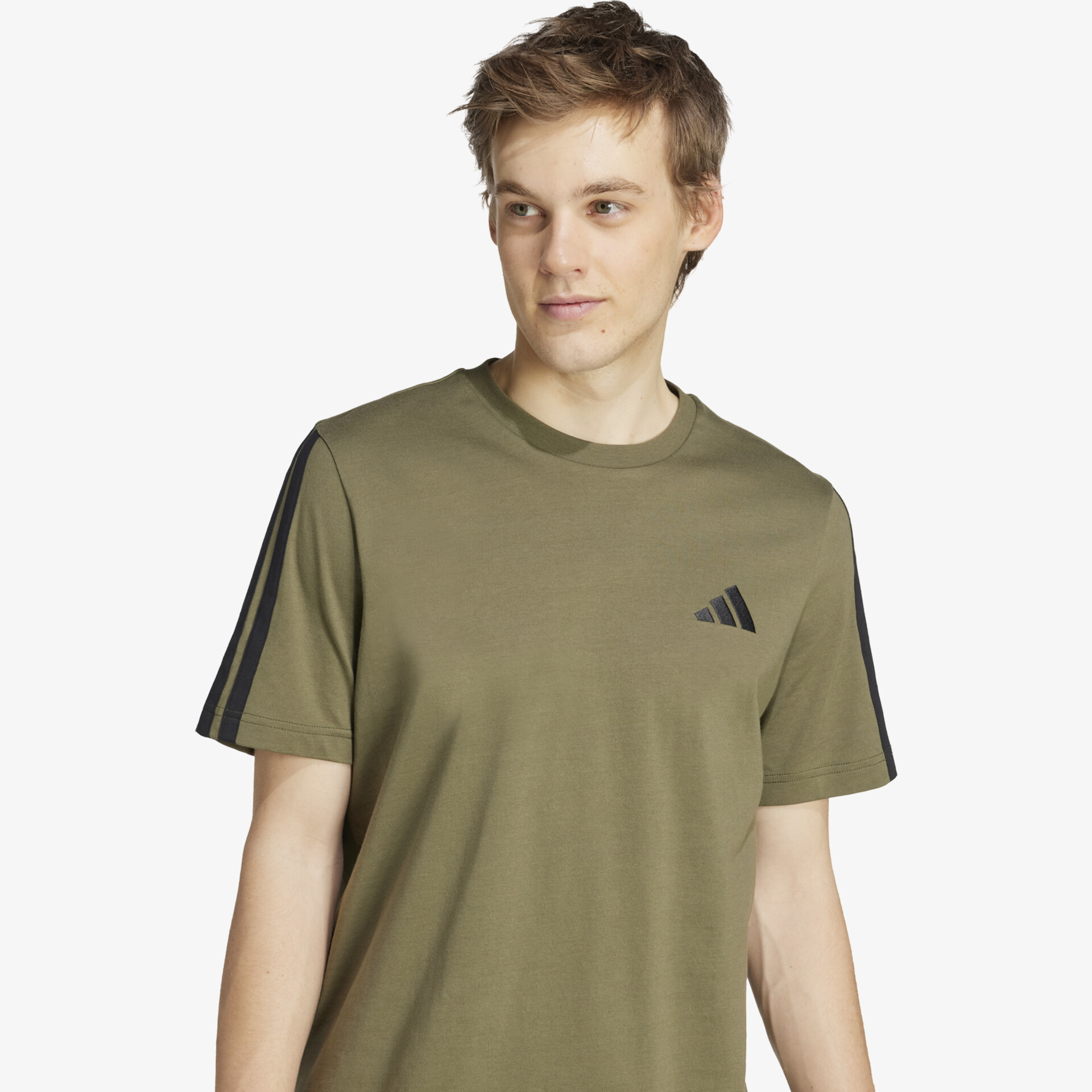 Sportliches olivgrünes kurzärmeliges Shirt mit rundem Ausschnitt, bequem und atmungsaktiv getragen