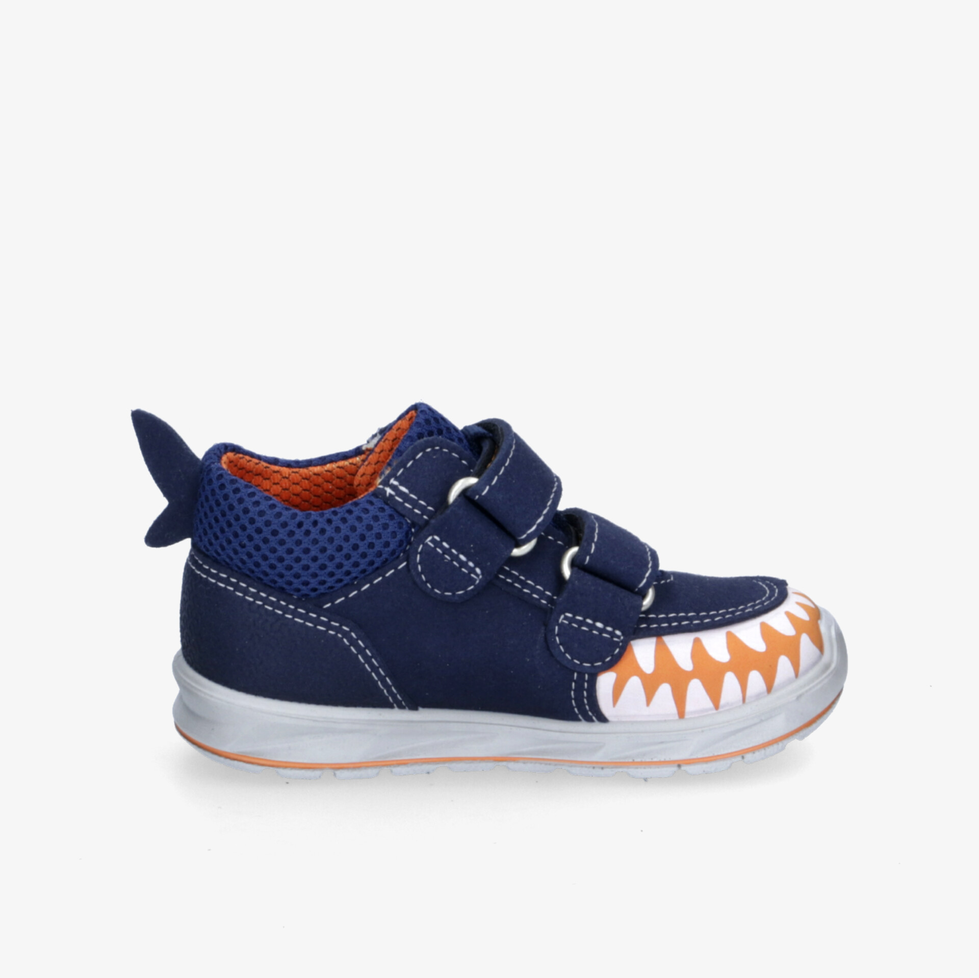 Blauer Kinderschuh mit Hai-Design und Klettverschluss, seitlich, zeigt bequeme Passform und strapazierfähige Sohle.