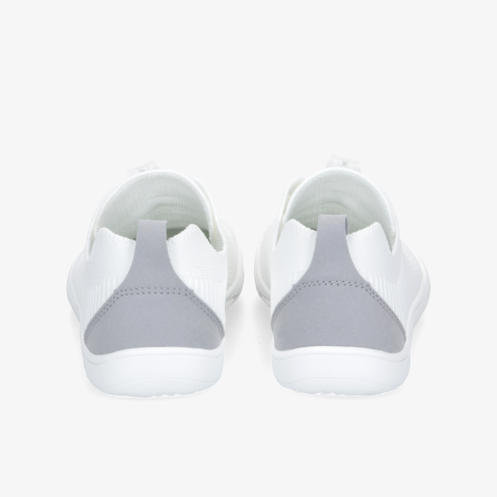 weiße Sneaker Rückansicht mit gepolsterter grauer Ferse und rutschfester Sohle für optimalen Komfort