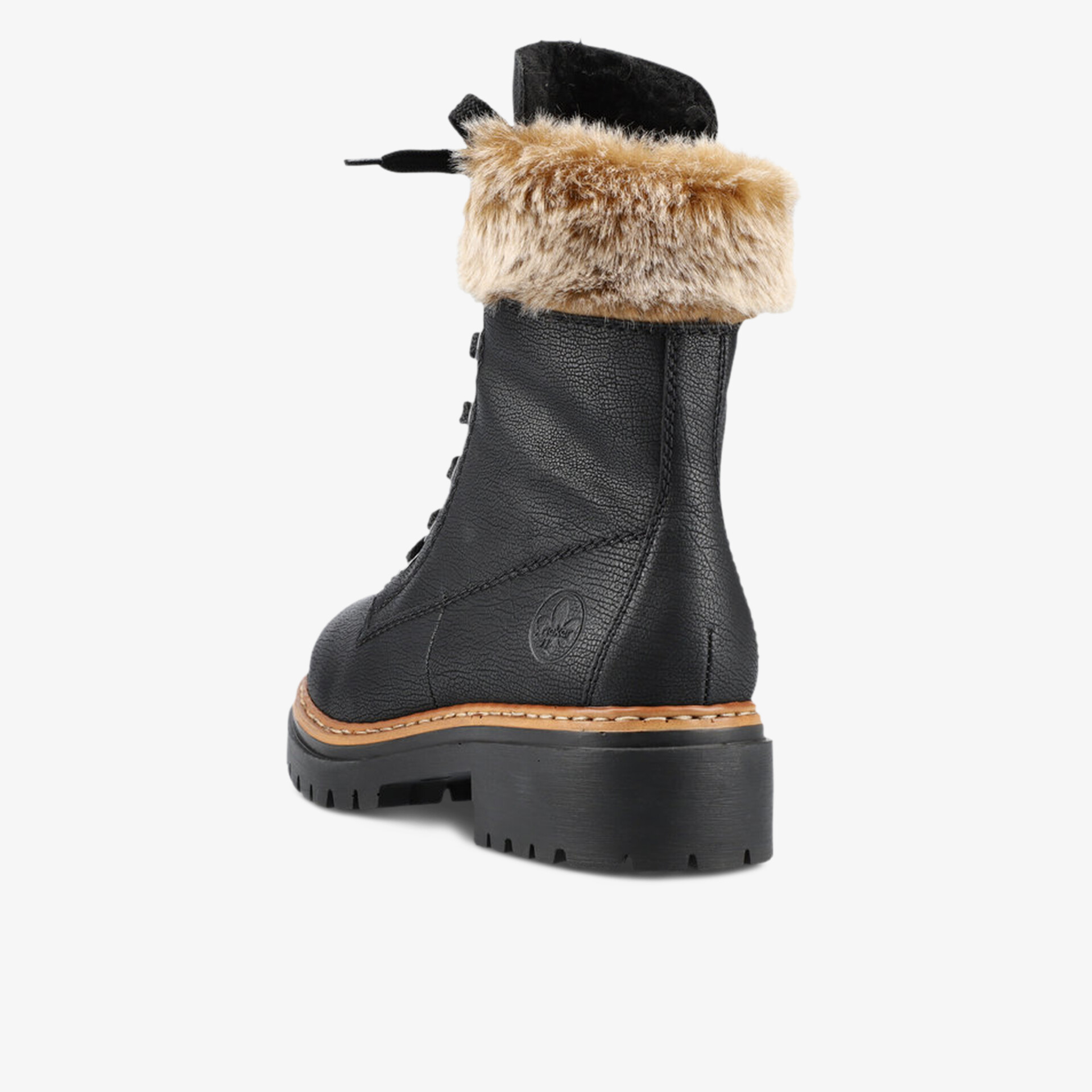 Schwarzer Winterstiefel mit Fellbesatz und robuster Profilsohle, seitliche Ansicht, modisch und funktional