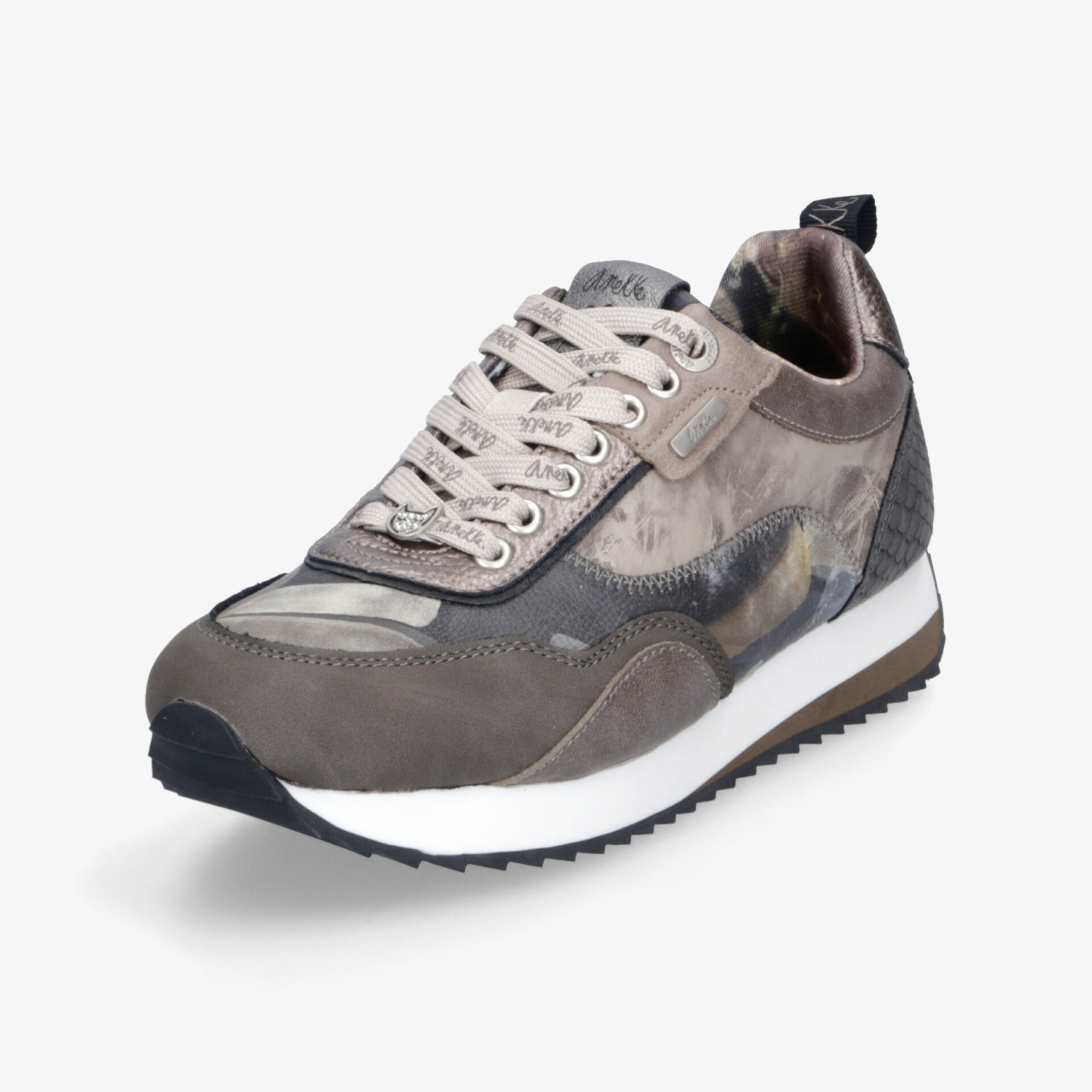 Moderner grauer Sportschuh mit stabiler, flexibler Sohle und bequemen Schnürsenkeln