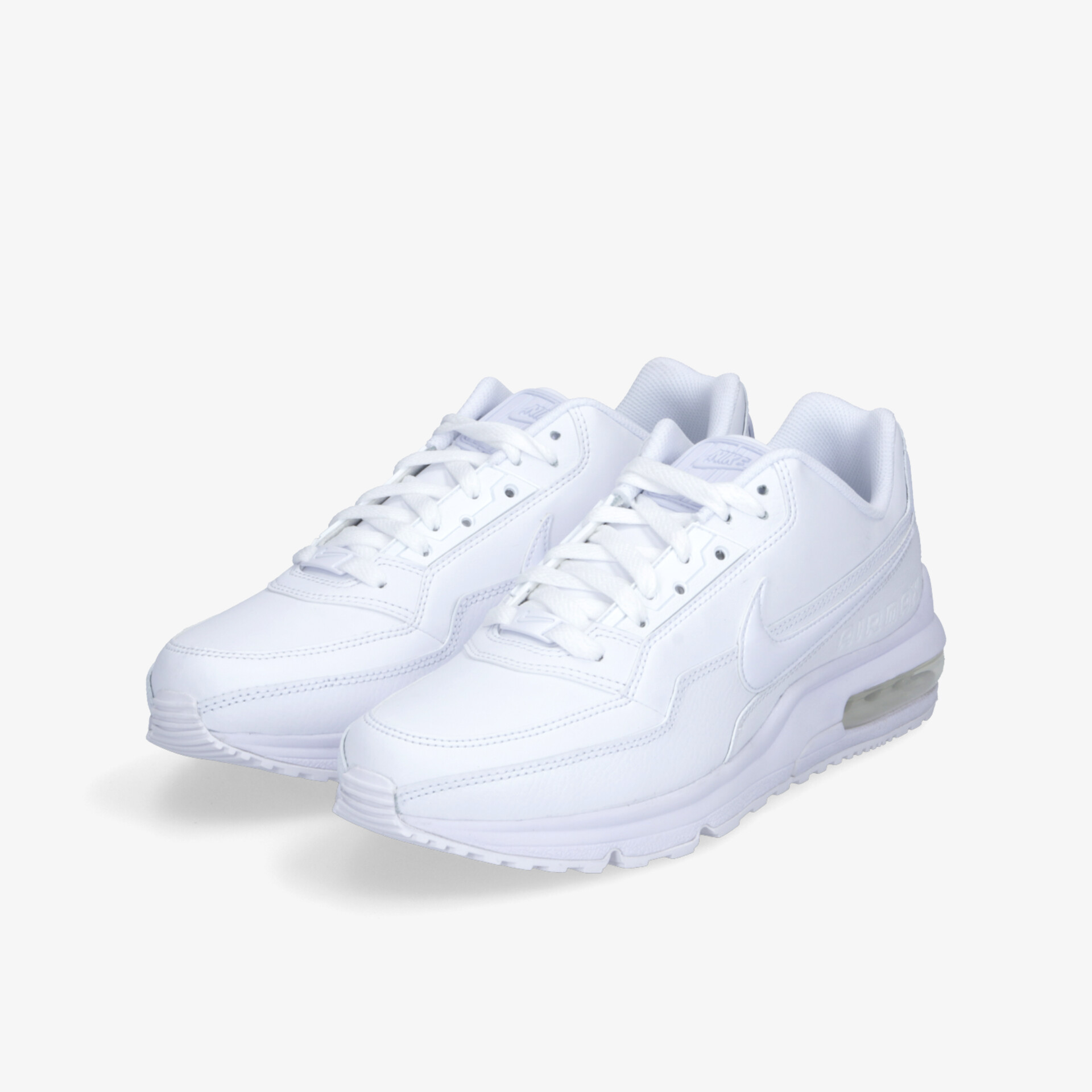Moderner weißer Sneaker mit glattem Design und komfortabler Polsterung für vielseitige Einsatzmöglichkeiten.