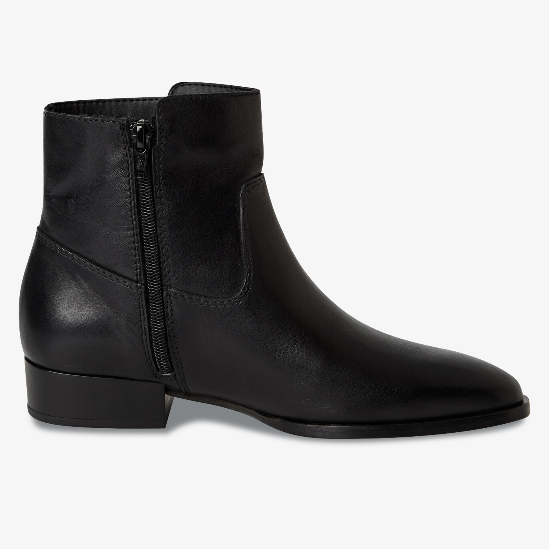 Elegante schwarze Stiefelette aus glattem Leder mit Reißverschluss und niedrigem Absatz, seitliche Ansicht