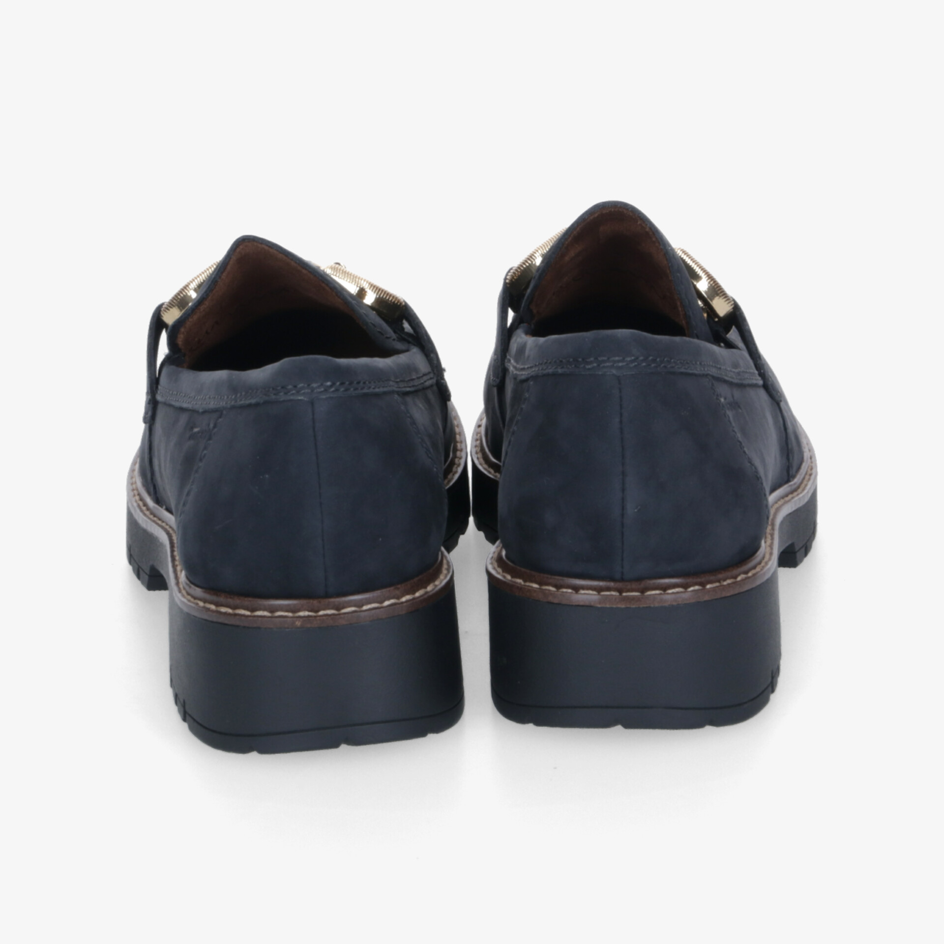 Robuste und komfortable schwarze Schuhe mit eleganter Naht und stabiler Sohle in Rückansicht