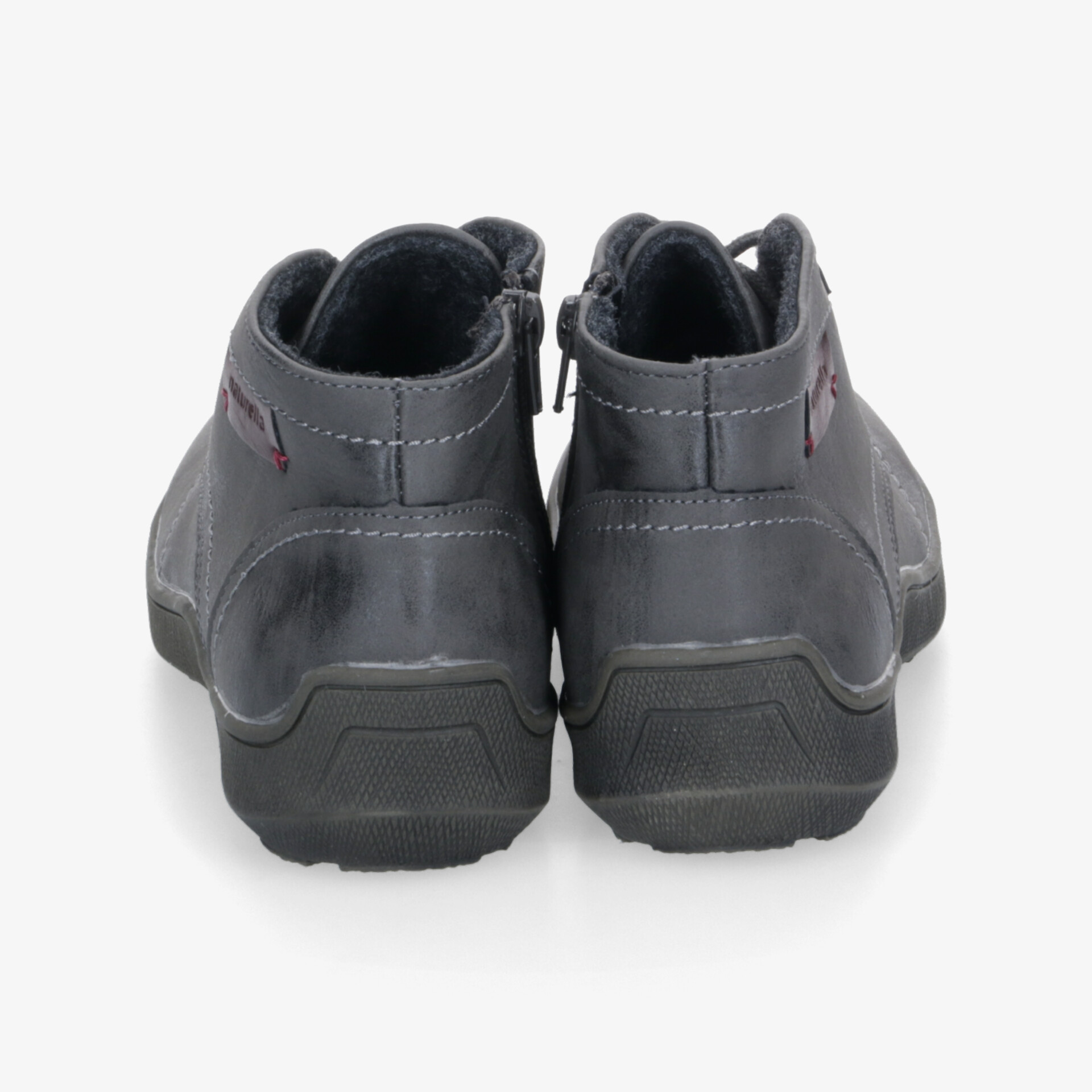 Robuste graue Freizeitschuhe mit wetterfester Oberfläche und rutschfester Profilsohle, ideal für Alltag und Freizeit