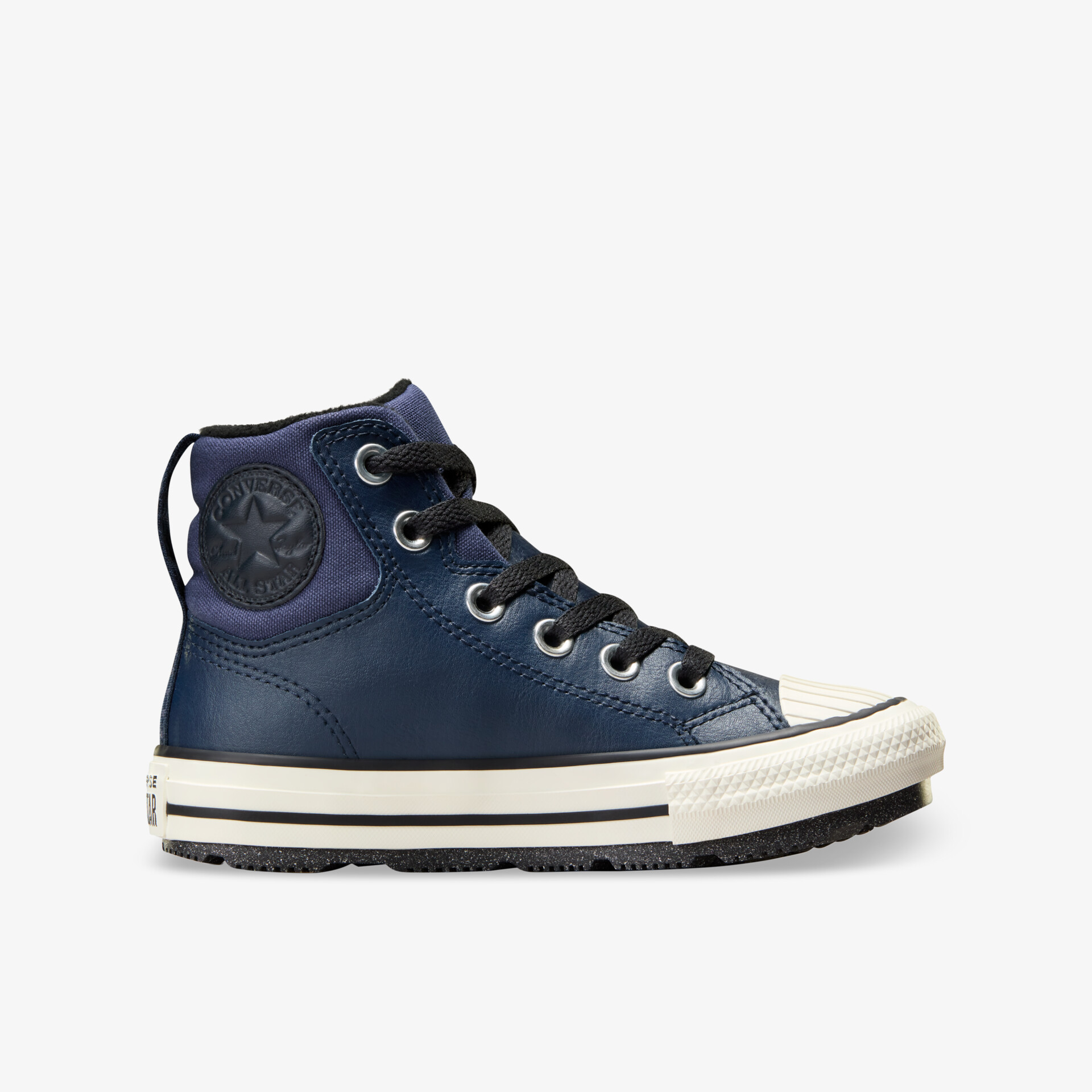 Blauer Sneaker seitlich sichtbar, sportliches Design, robuste Verarbeitung, bequemer und langlebiger Schuh