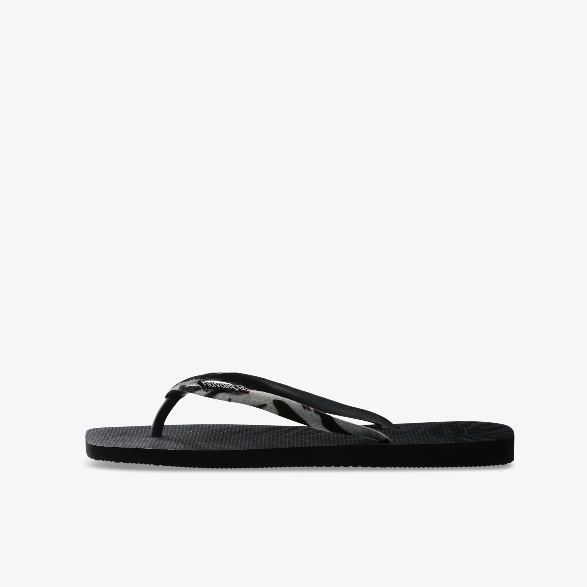 Stilvolle schwarze Flip-Flops mit bequemem Fußbett, ideal für warme Sommertage.