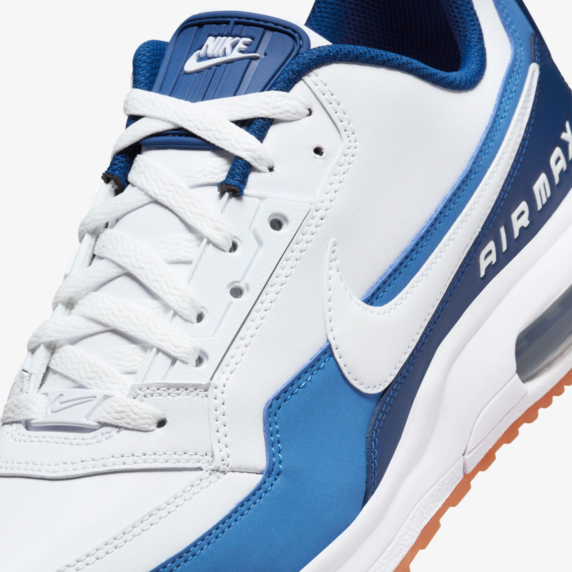 Moderner weiß-blauer Sneaker mit Dämpfung und sportlichem Design für maximalen Komfort.